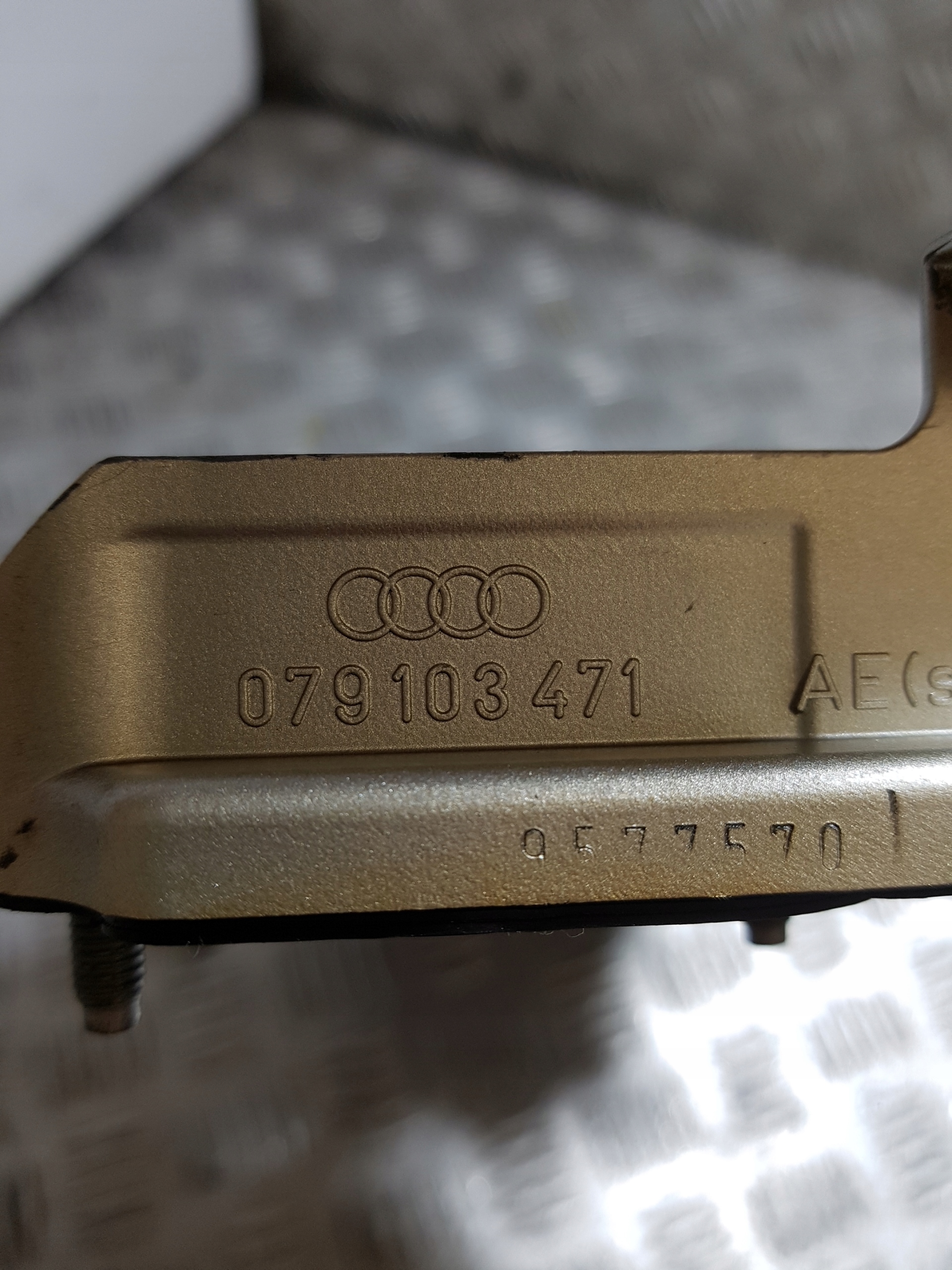 Abdeckung der Ventile AUDI Q7 079103471 4.2FSI