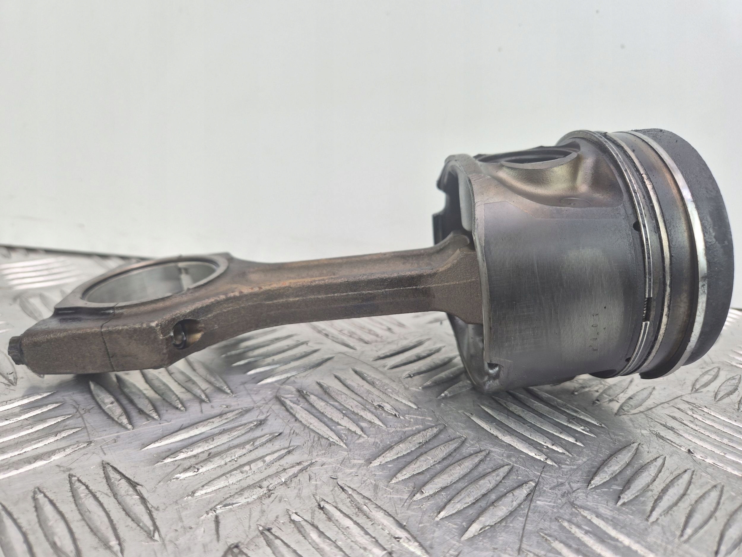 piston with connecting rod BMW 3 Coupe E92 330d M57D30(306D3) 84L104