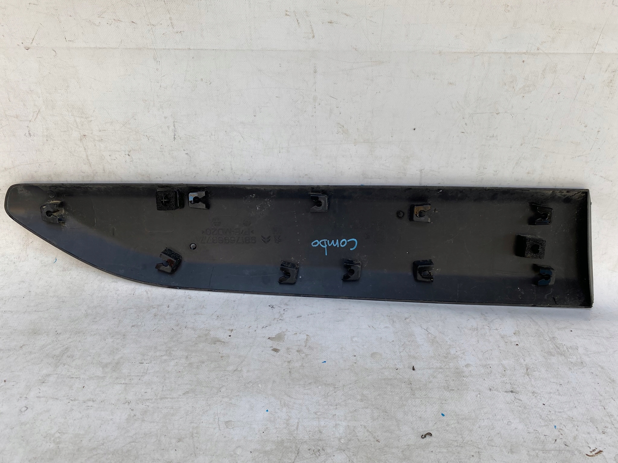 BERLINGO PARTNER COMBO PROACE 18- moulding door left front 9817696377