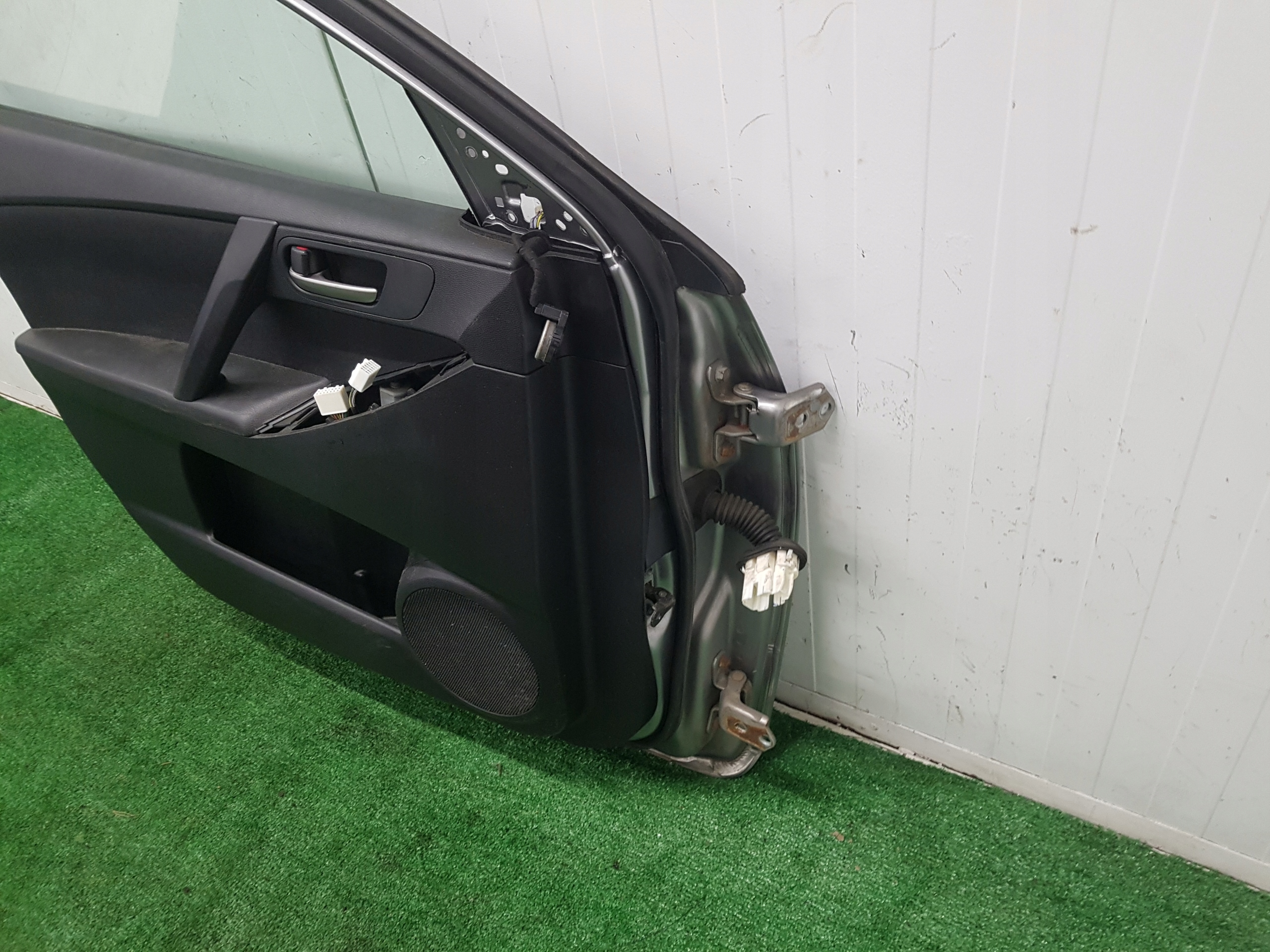 tür links vorne MAZDA 3 II 2010 code LAKIERU FE27A