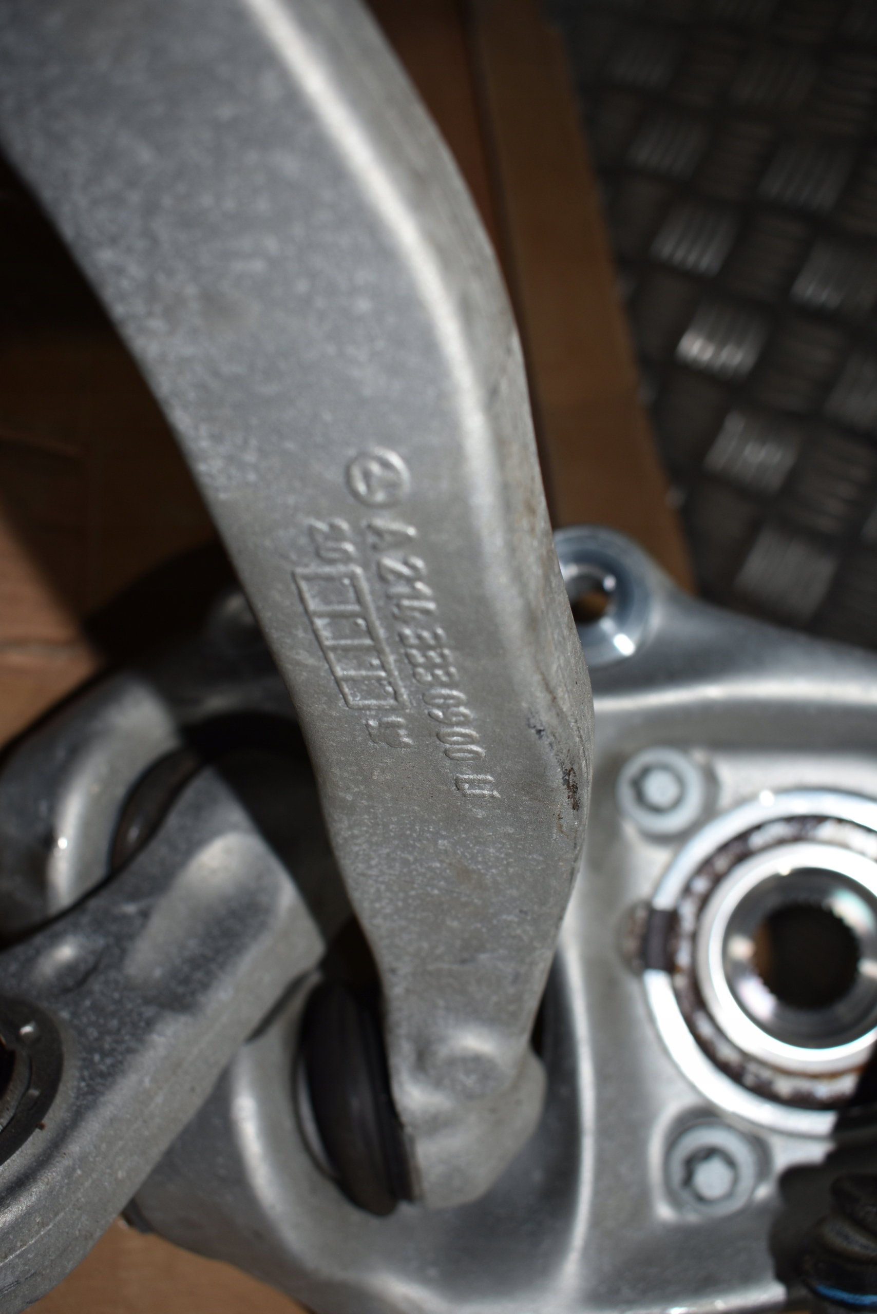 IDEALNE sususpension front front left MERCEDES W214 4MATIC 1