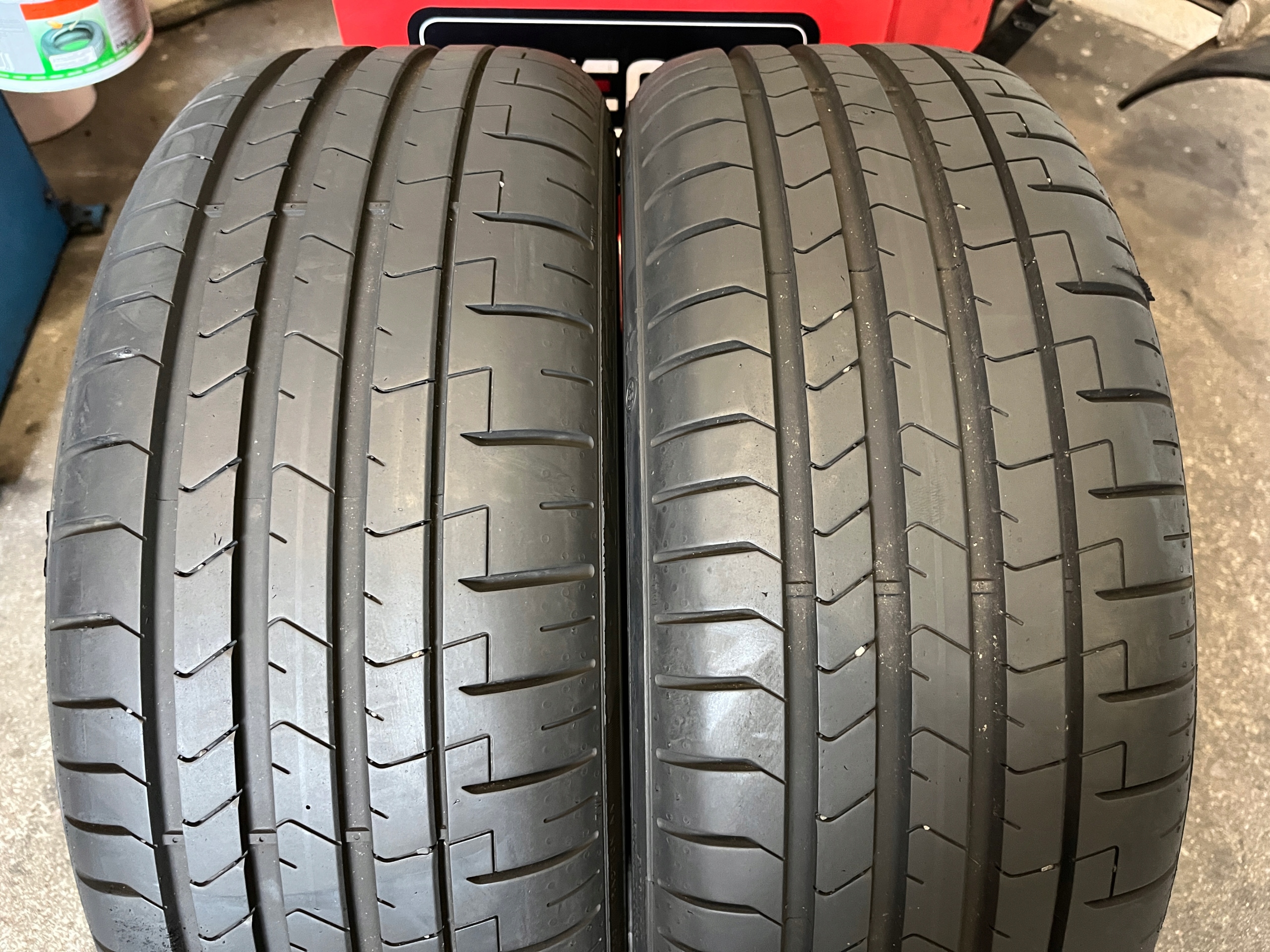 2 tyres summer Pirelli P Zero 205/40R18 run flat 6,5mm