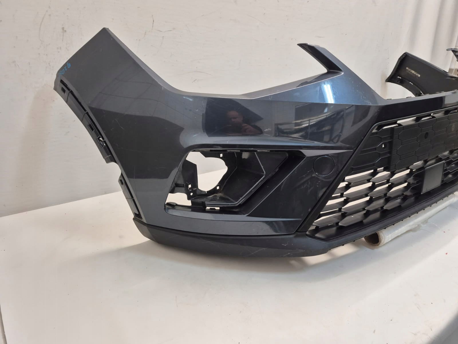 SEAT ARONA 6F9 17- bumper front front grid PDC 6F9807221B