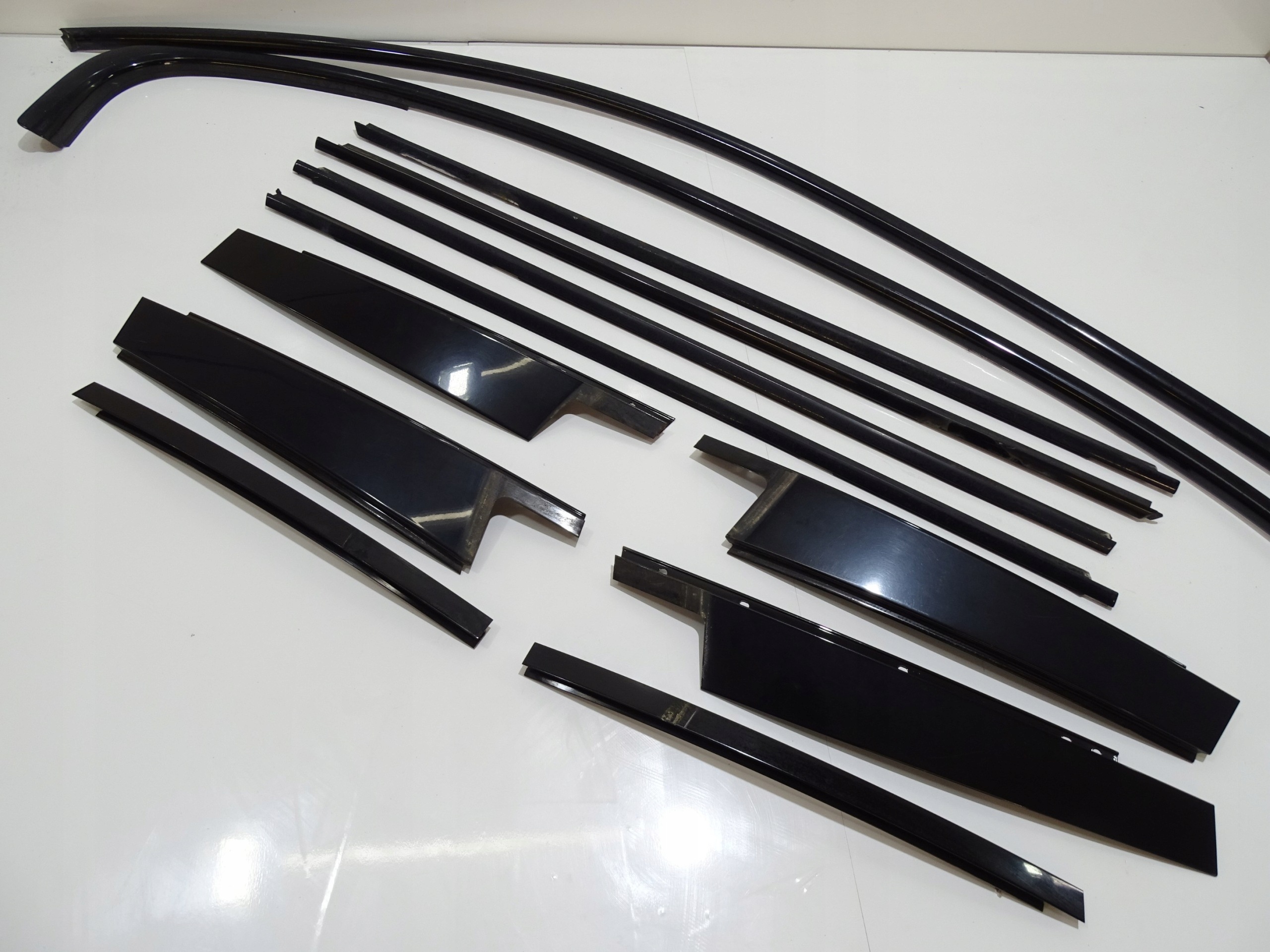 BMW E90 lišty dvere SHADOW LINE