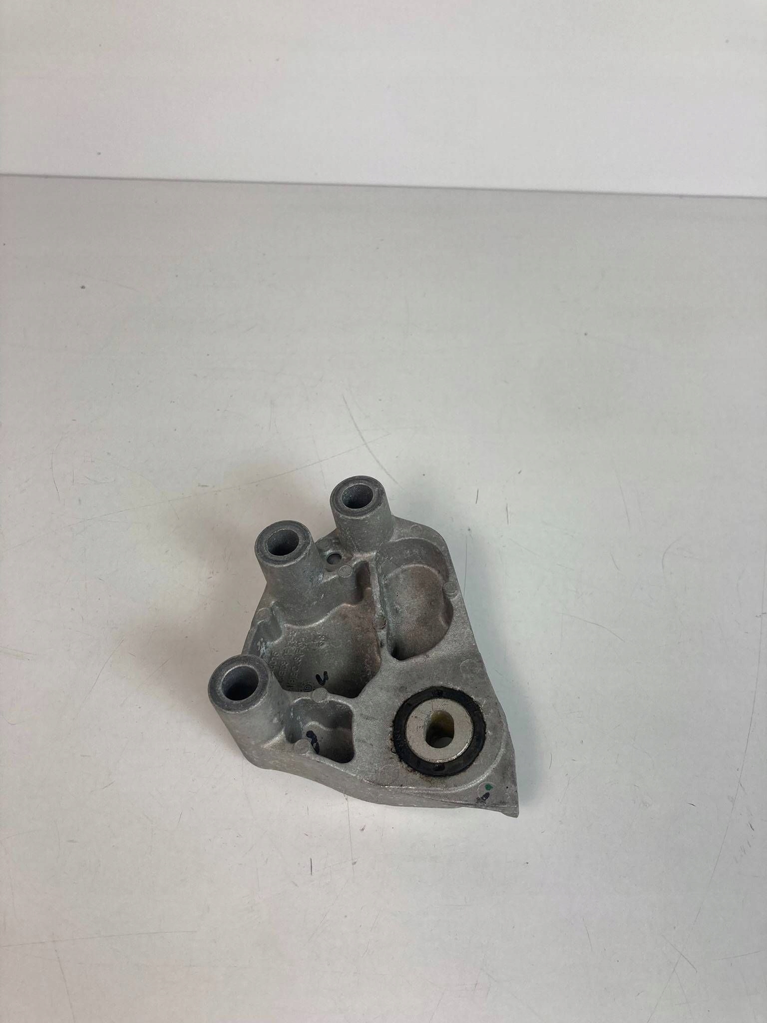 Opel Astra K 1.2 B supporto / staffa cambio ingranaggi 42496584