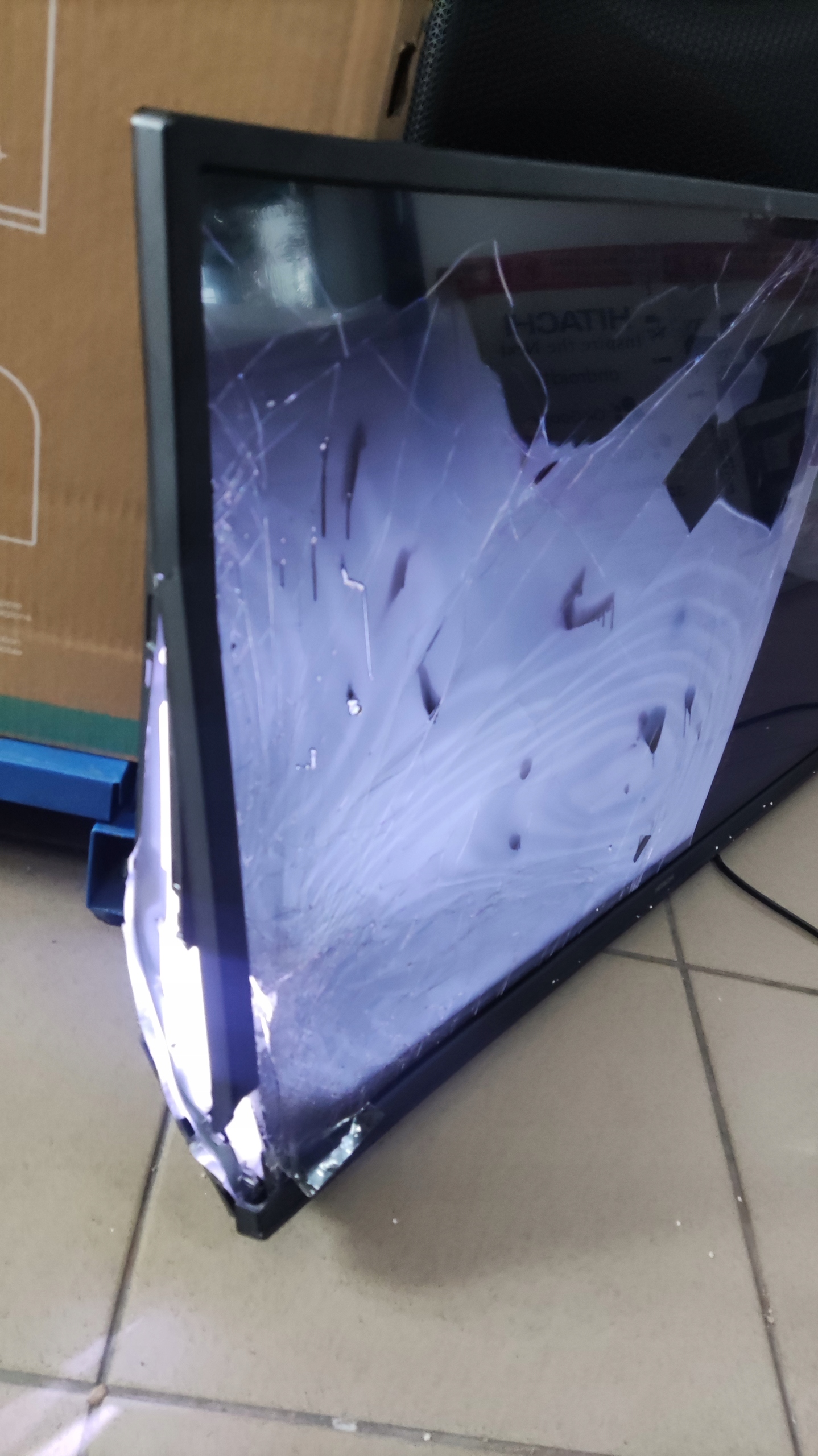 USZKODZONY Telewizor HITACHI 32HAE2351E 32" LED Android TV DVB-T2-HEVC Model 32HAE2351E