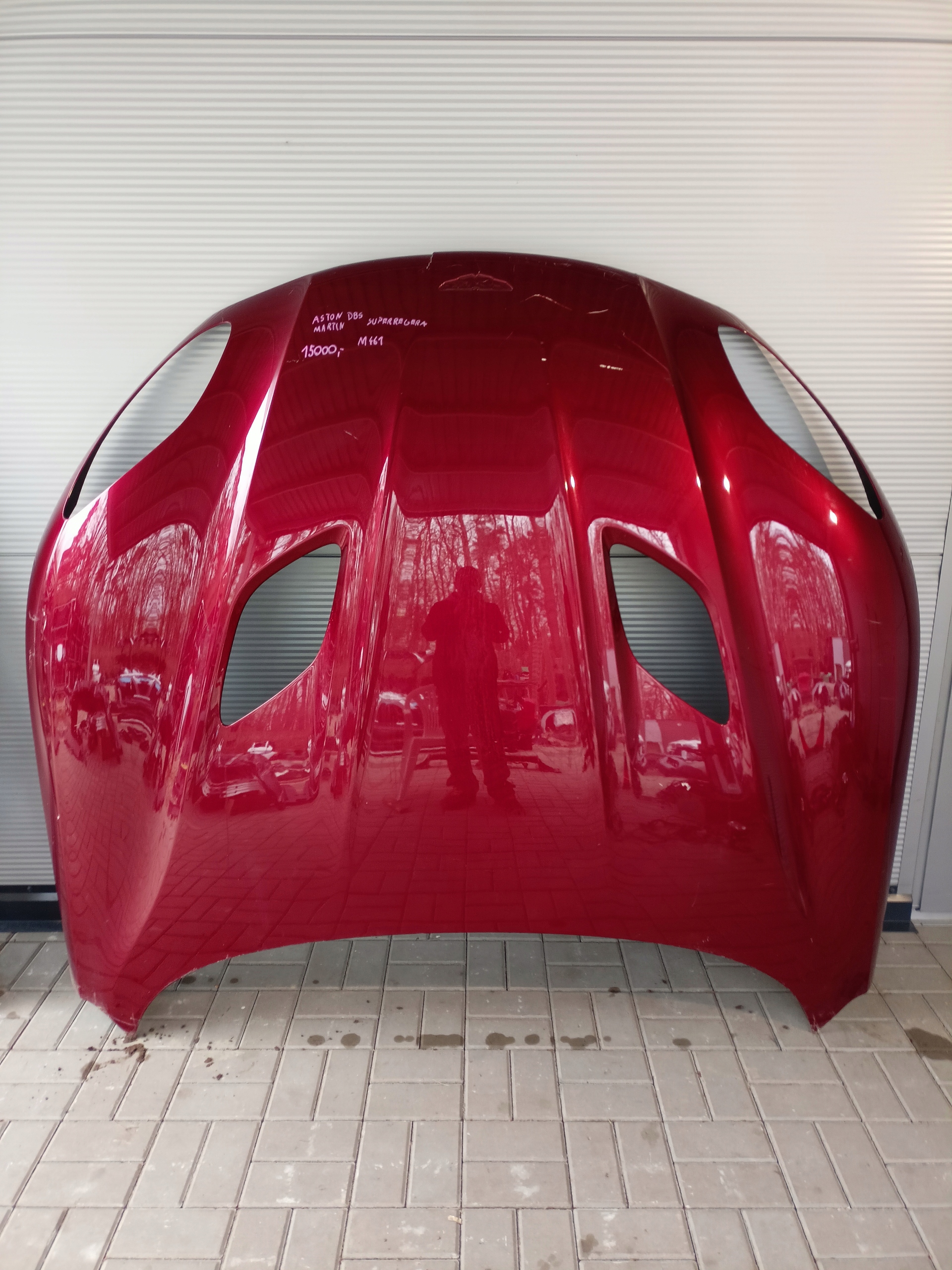 Aston Martin DBS Superleggera bonnet cover engine