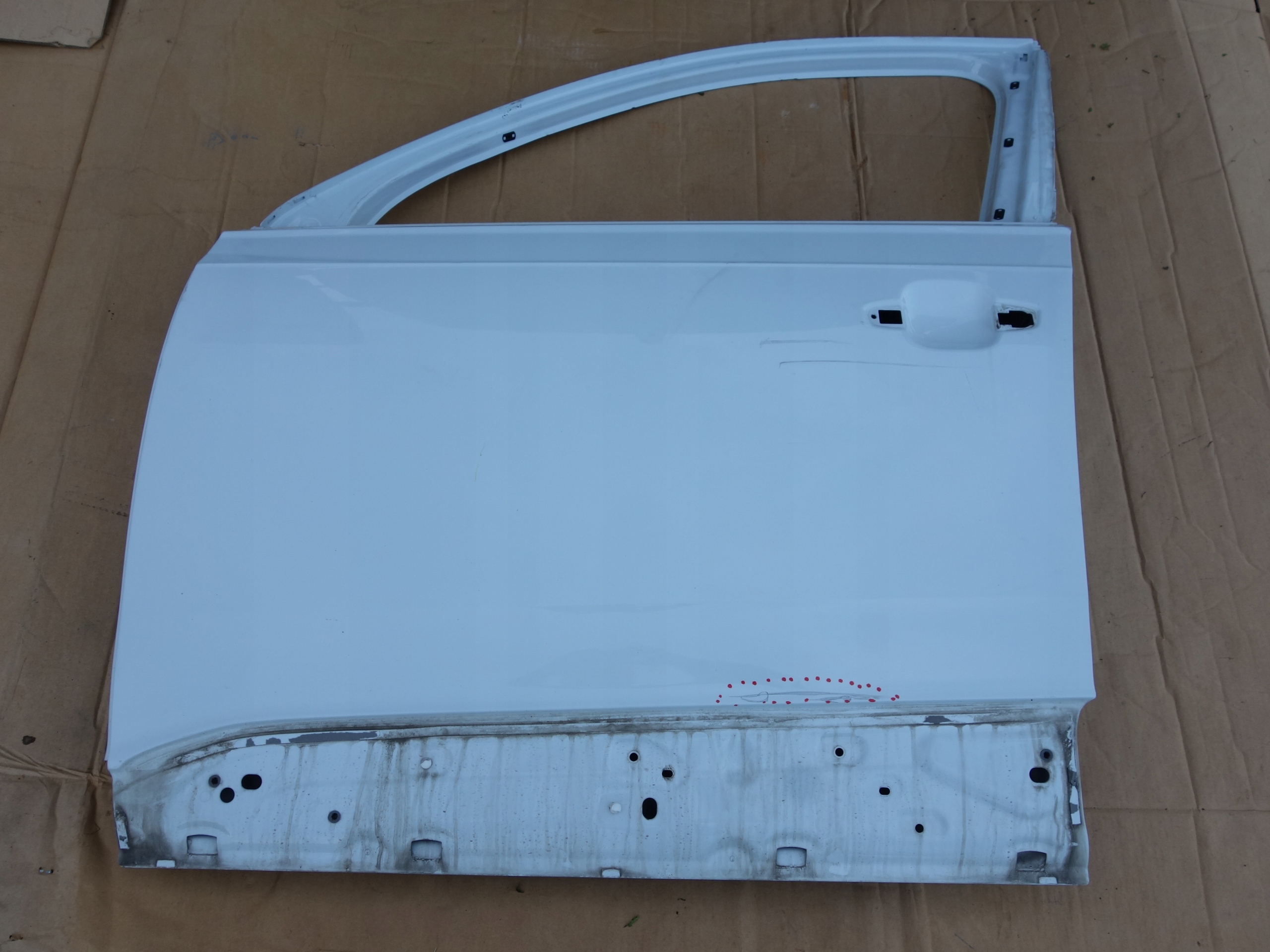 ДВЕРІ AUD Q7m0 ЛІВИЙ ПЕРЕД ХОРОШИЙ БІЛОЇ