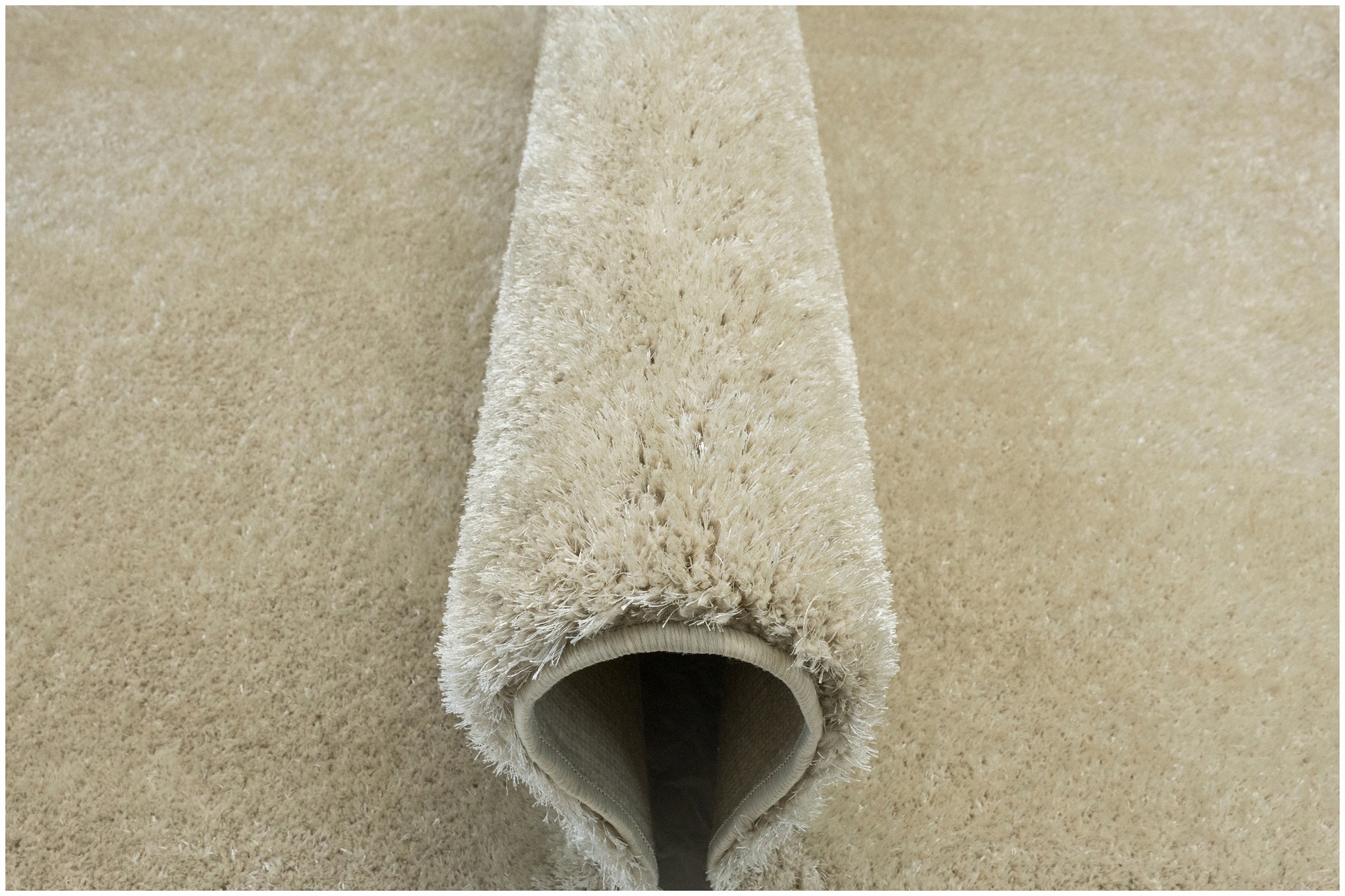 Podlahová Krytina Shaggy Béžová Kašmír Lesklá šířka 4 m Na Míru Do Obývacího Pokoje Silky