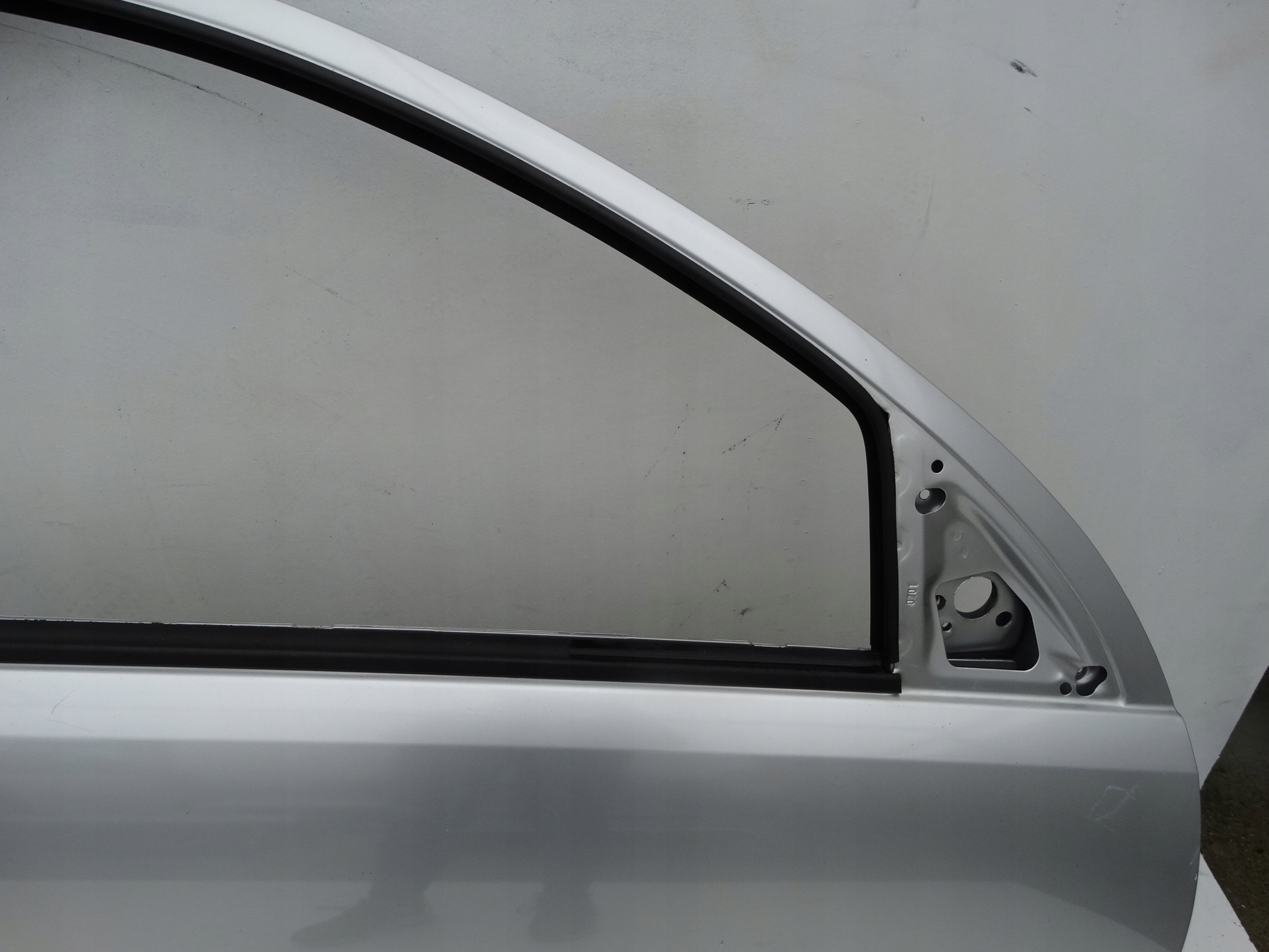 door OPEL CORSA C 3 door right front KOD : Z147