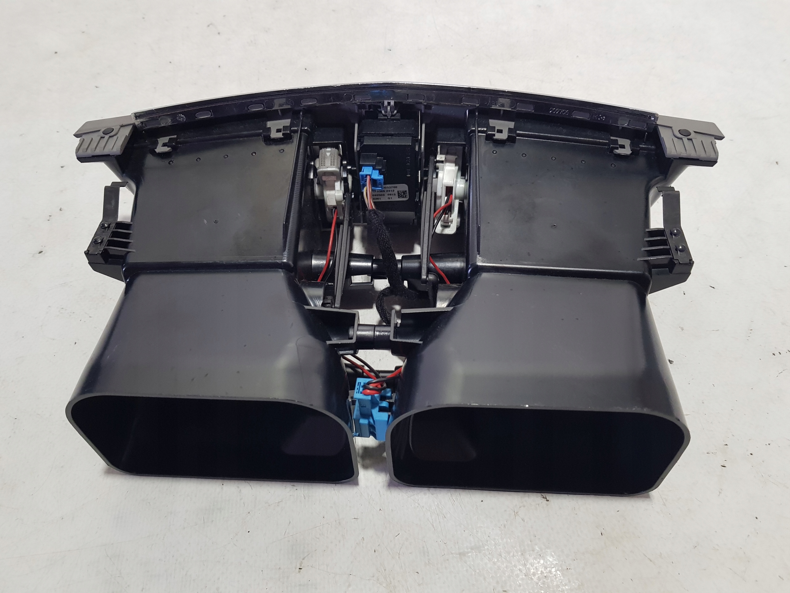 MERCEDES W207 grid KRATKI air conditioning devices central A2078300054
