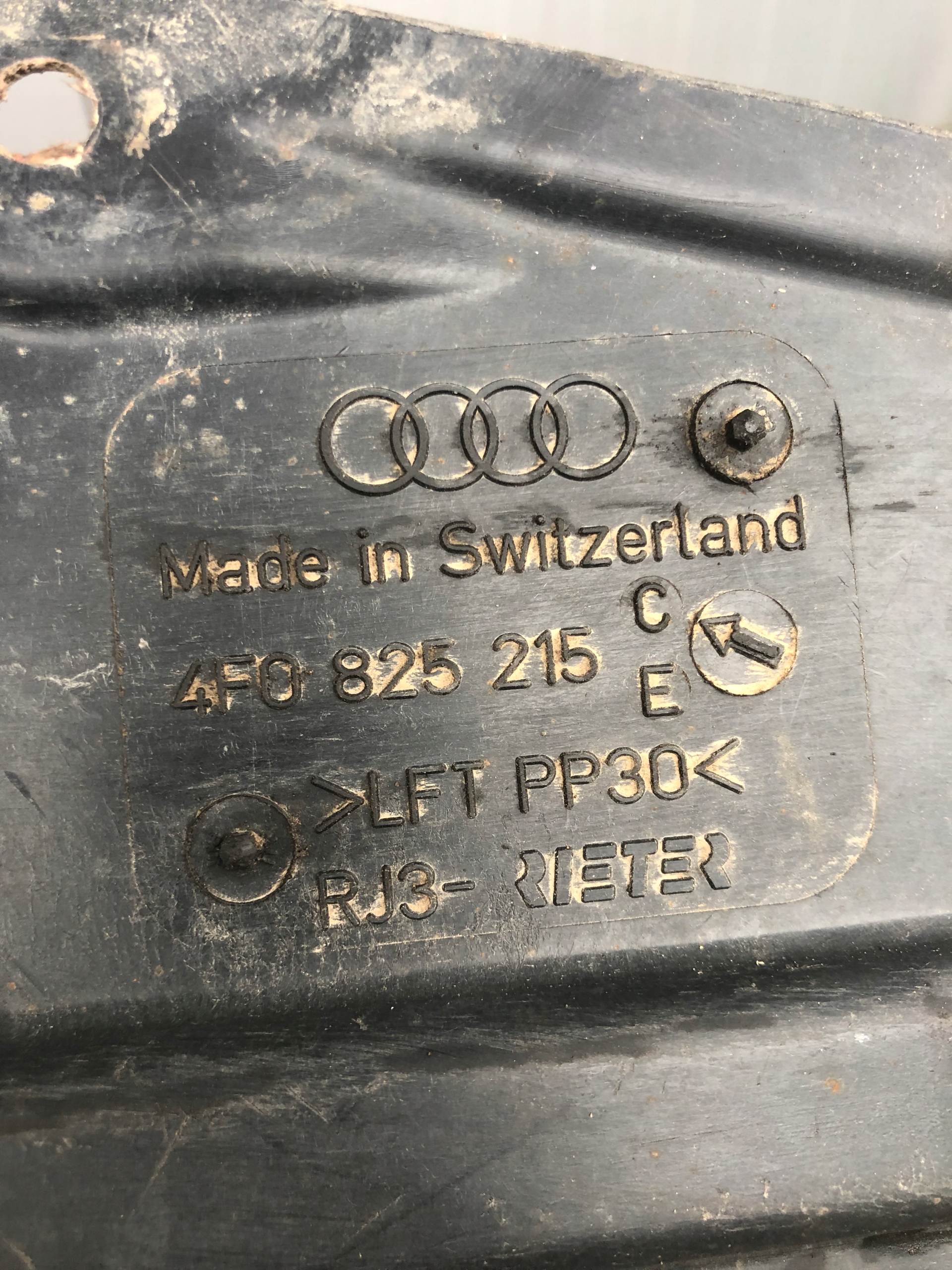cover chassis left AUDI A6 C6 4F0825215C