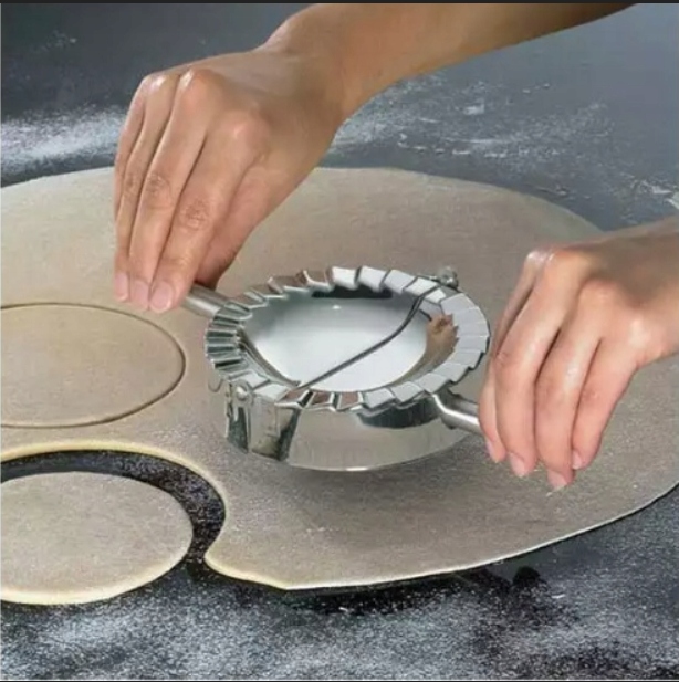 MASZYNKA FORMA FOREMKA DO KLEJENIA PIEROGÓW Materiał dominujący metal