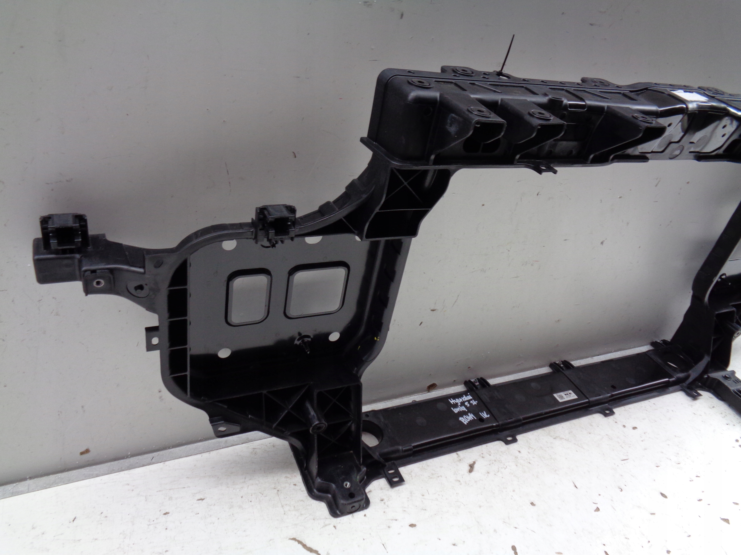 new bar, wall front HYUNDAI IONIQ 5 21