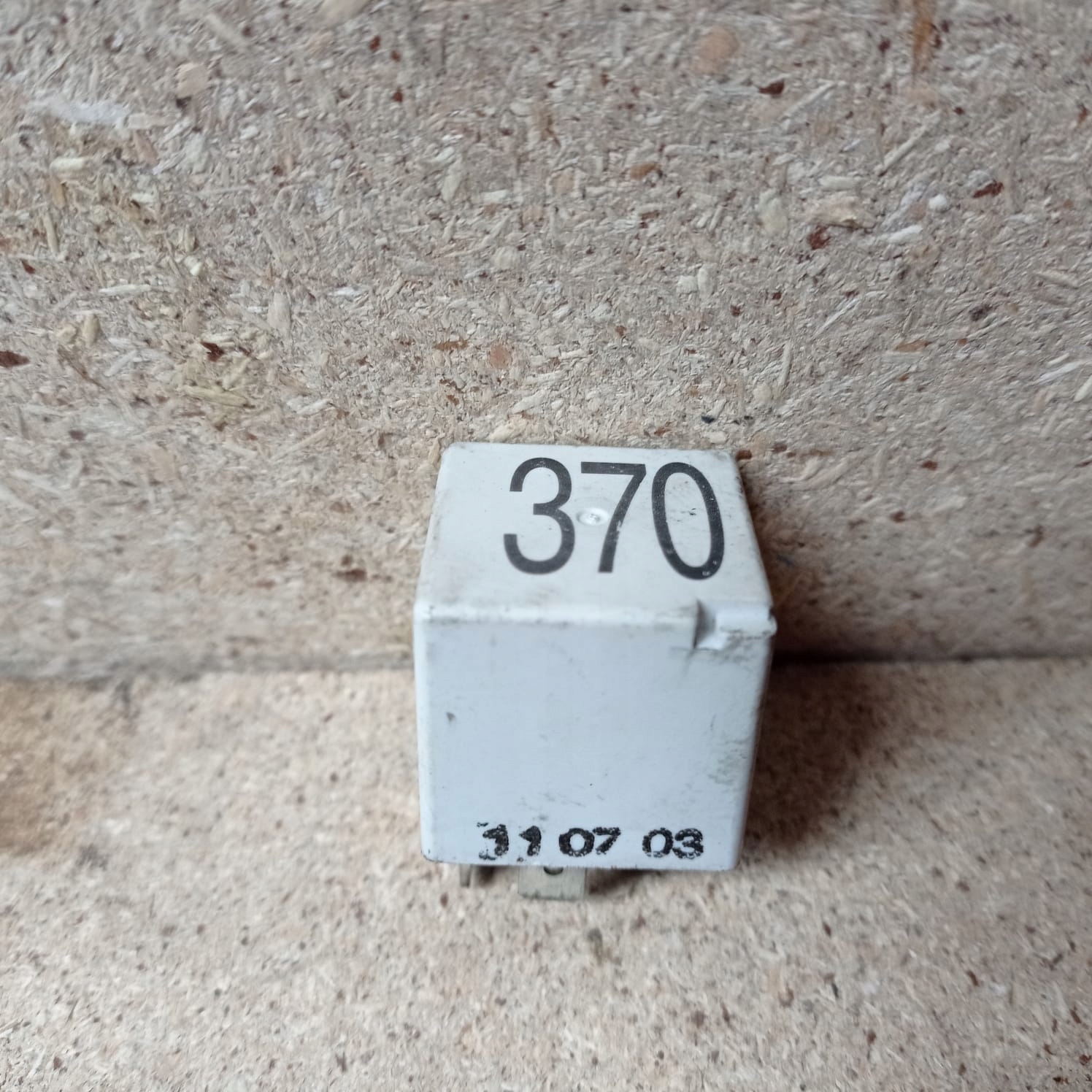 relay BITRON VOLKSWAGEN PASSAT B5 8D0 951 253