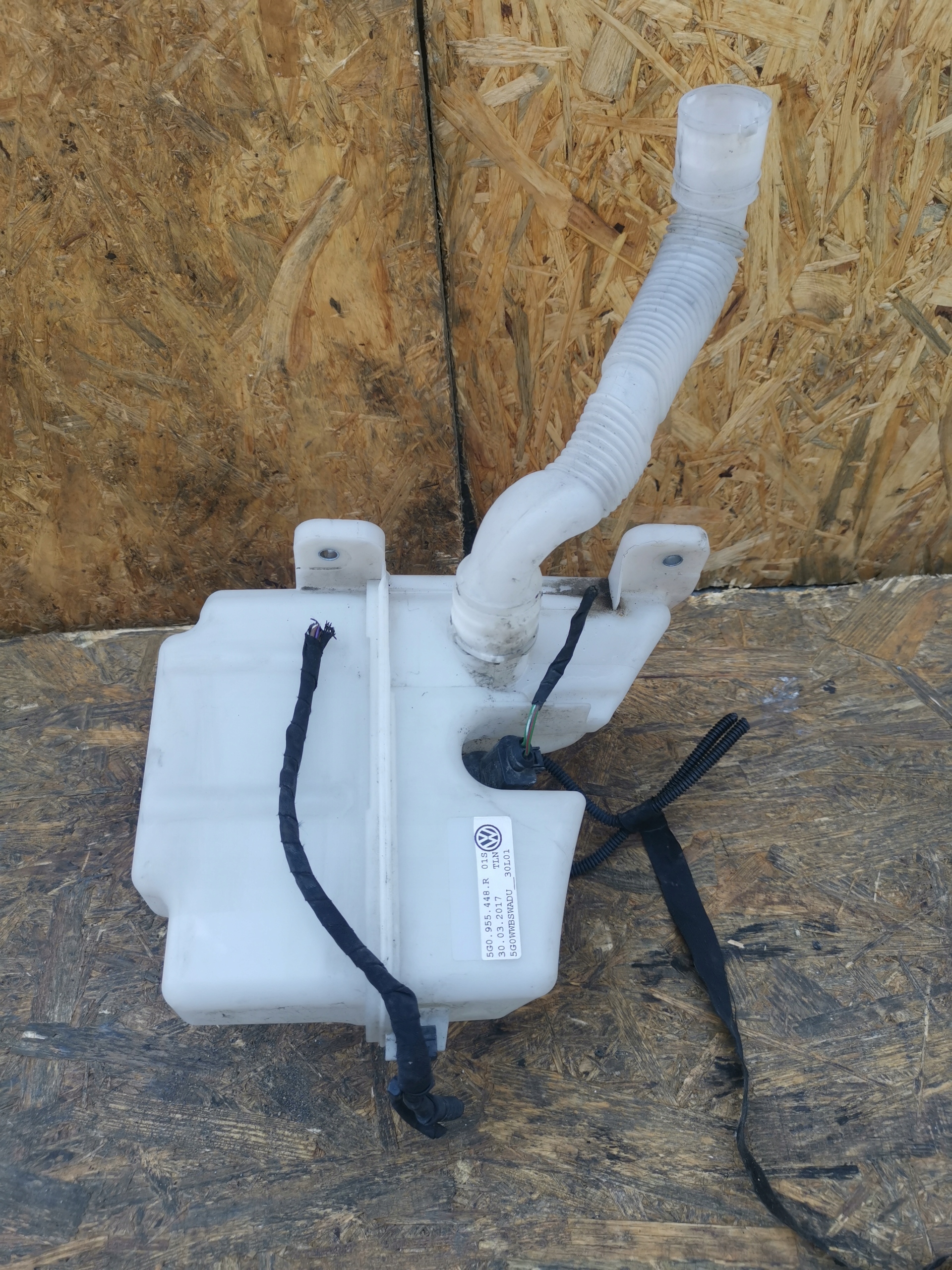washer fluid tank VW GOLF VII 5G0955448R