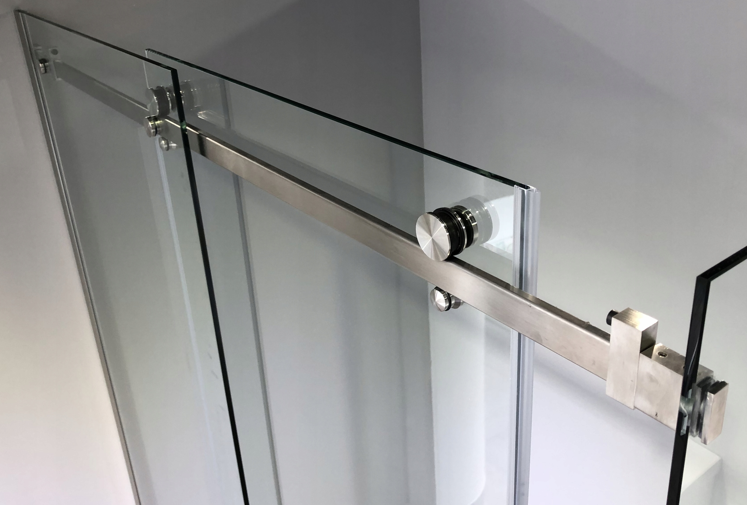 Drzwi Prysznicowe Przesuwne 8mm D20 Szczotka 135cm Kod producenta D20