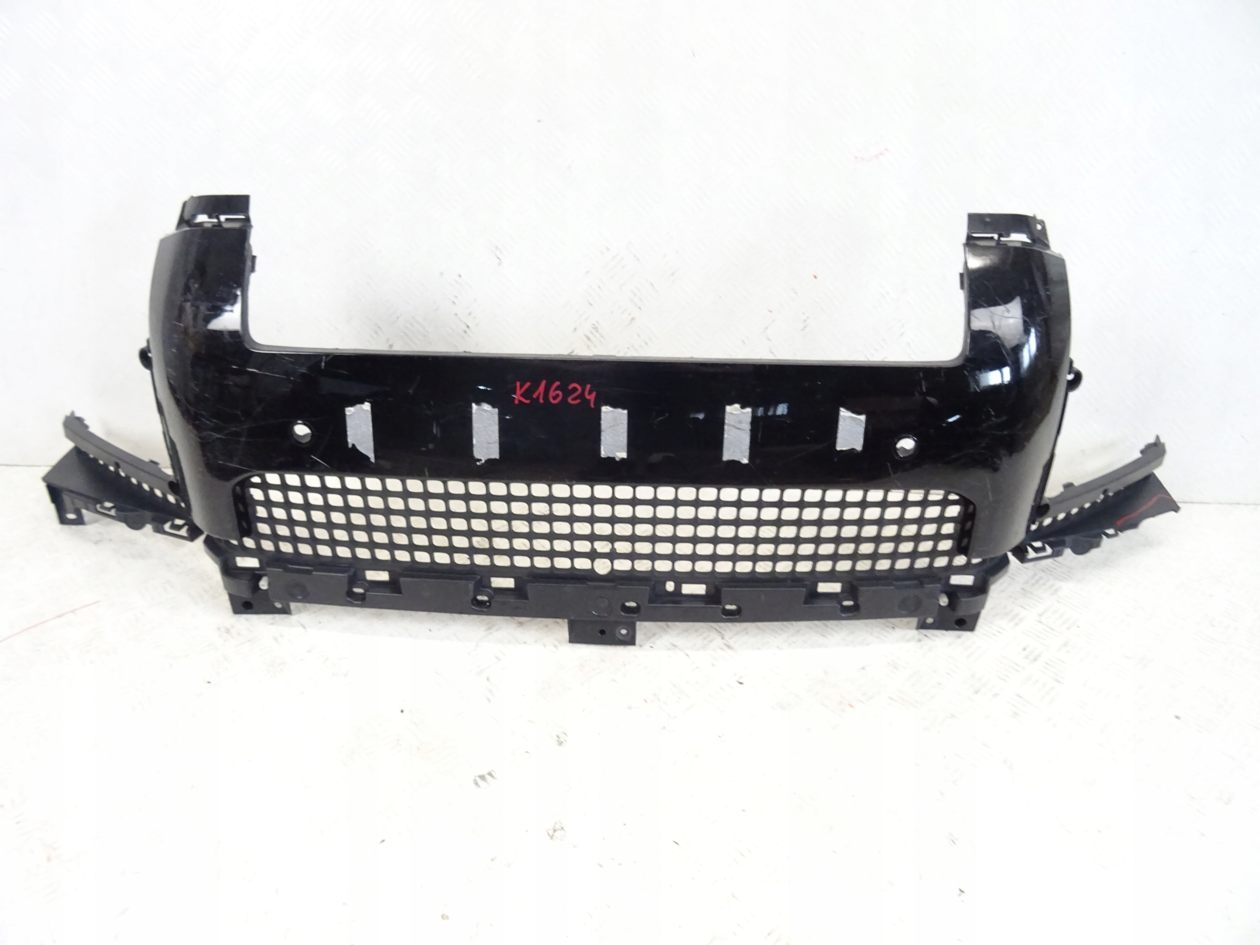 grid of a bumper front front LAND ROVER DEFENDER II L8B2-17F775-A