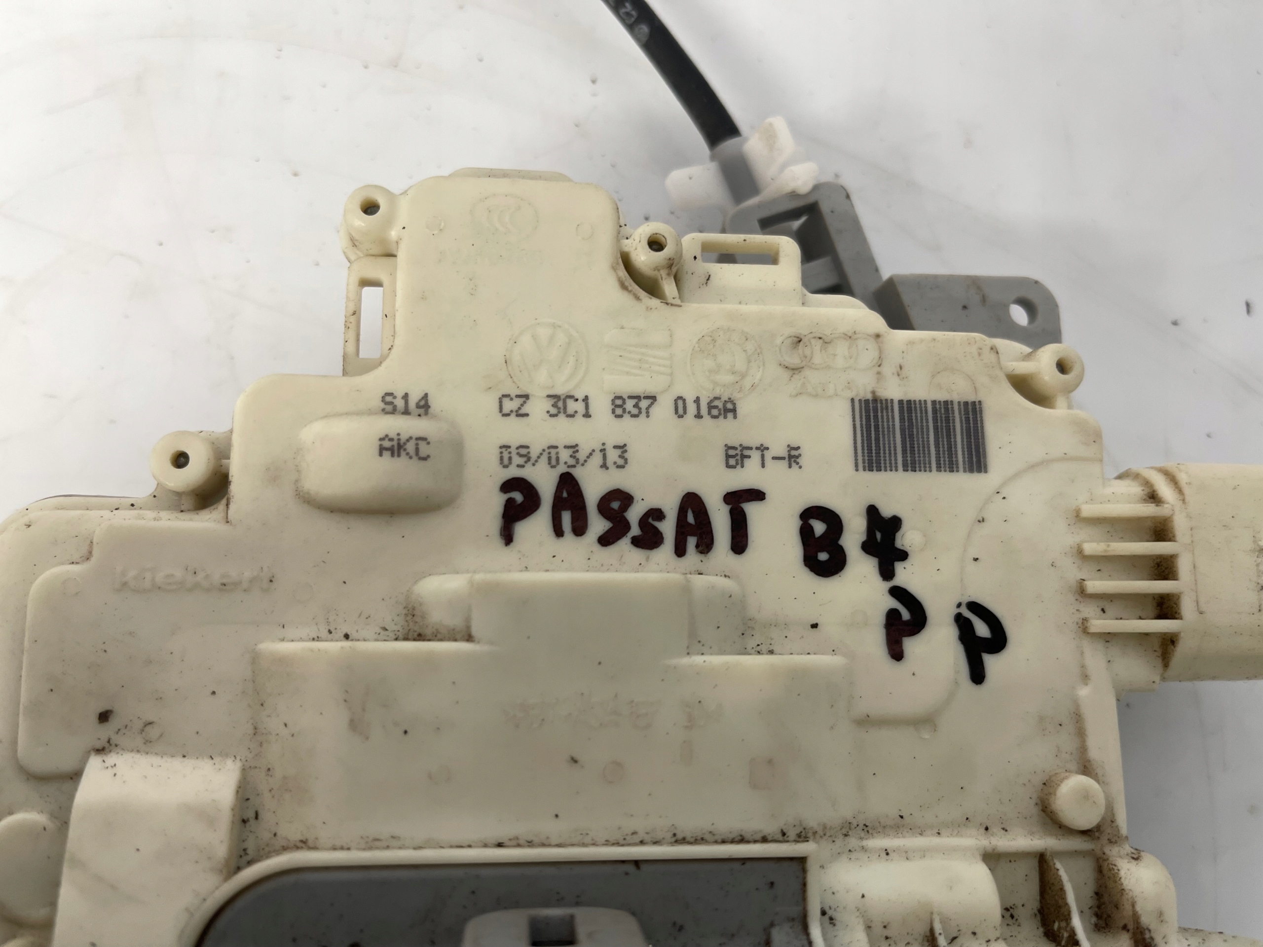 VW PASSAT B7 lock door right front 3C1837016A