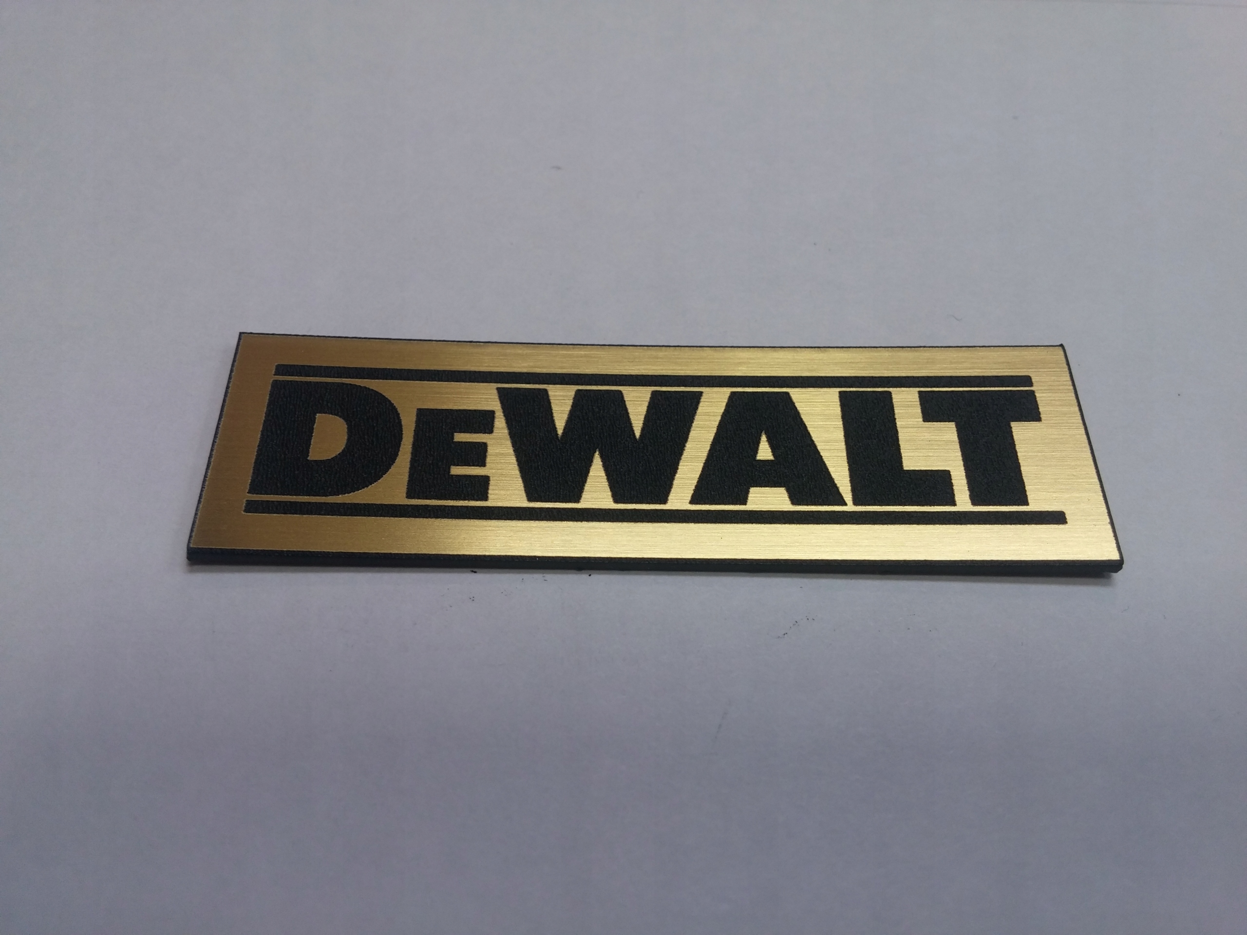 

Dewalt naklejka emblemat 120 x 36 mm * Złota