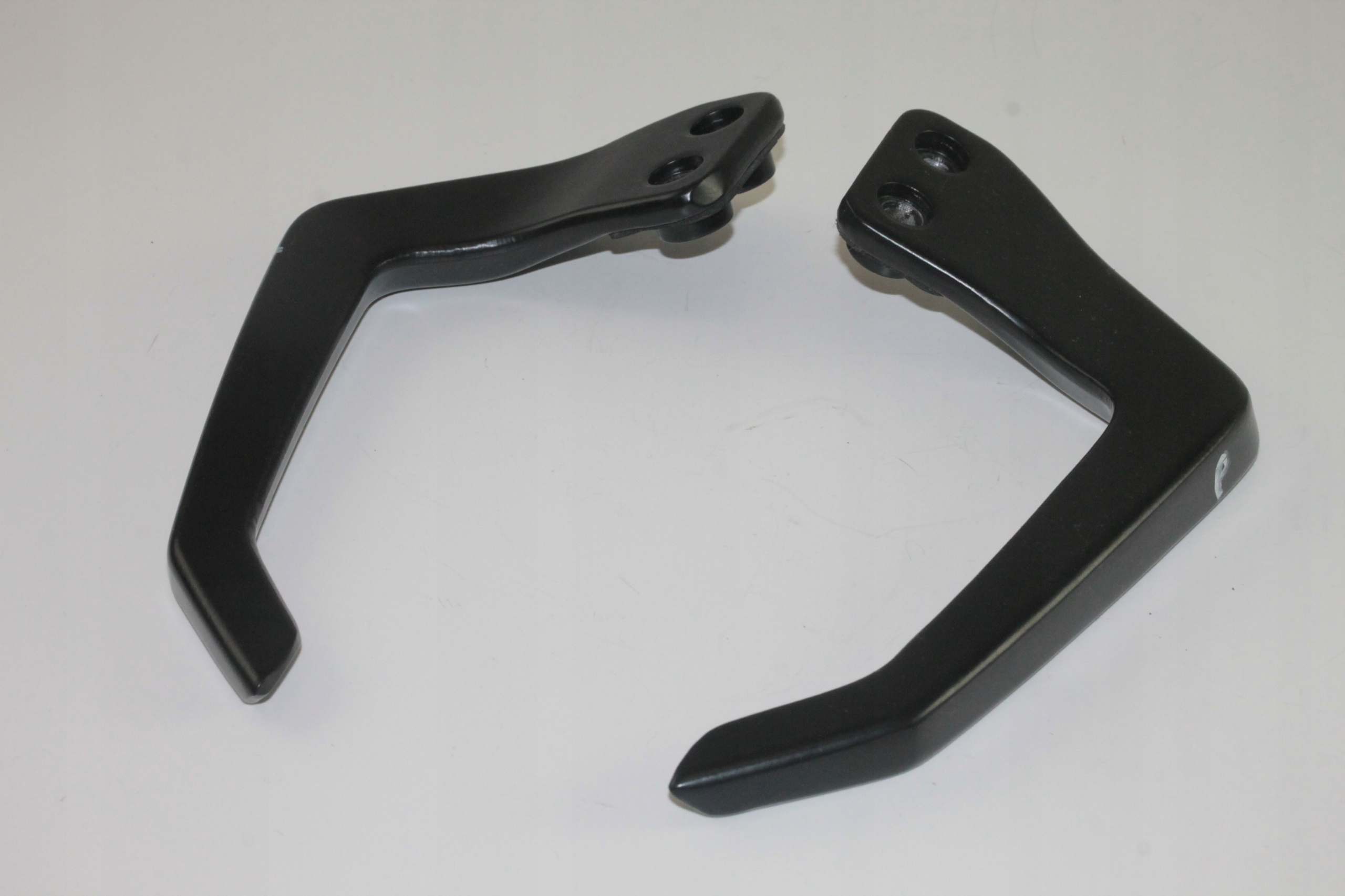 KTM DUKE 125 200 390 11-16 RĄCZKI UCHWYTY PASAŻERA RĄCZKA PRAWA LEWA