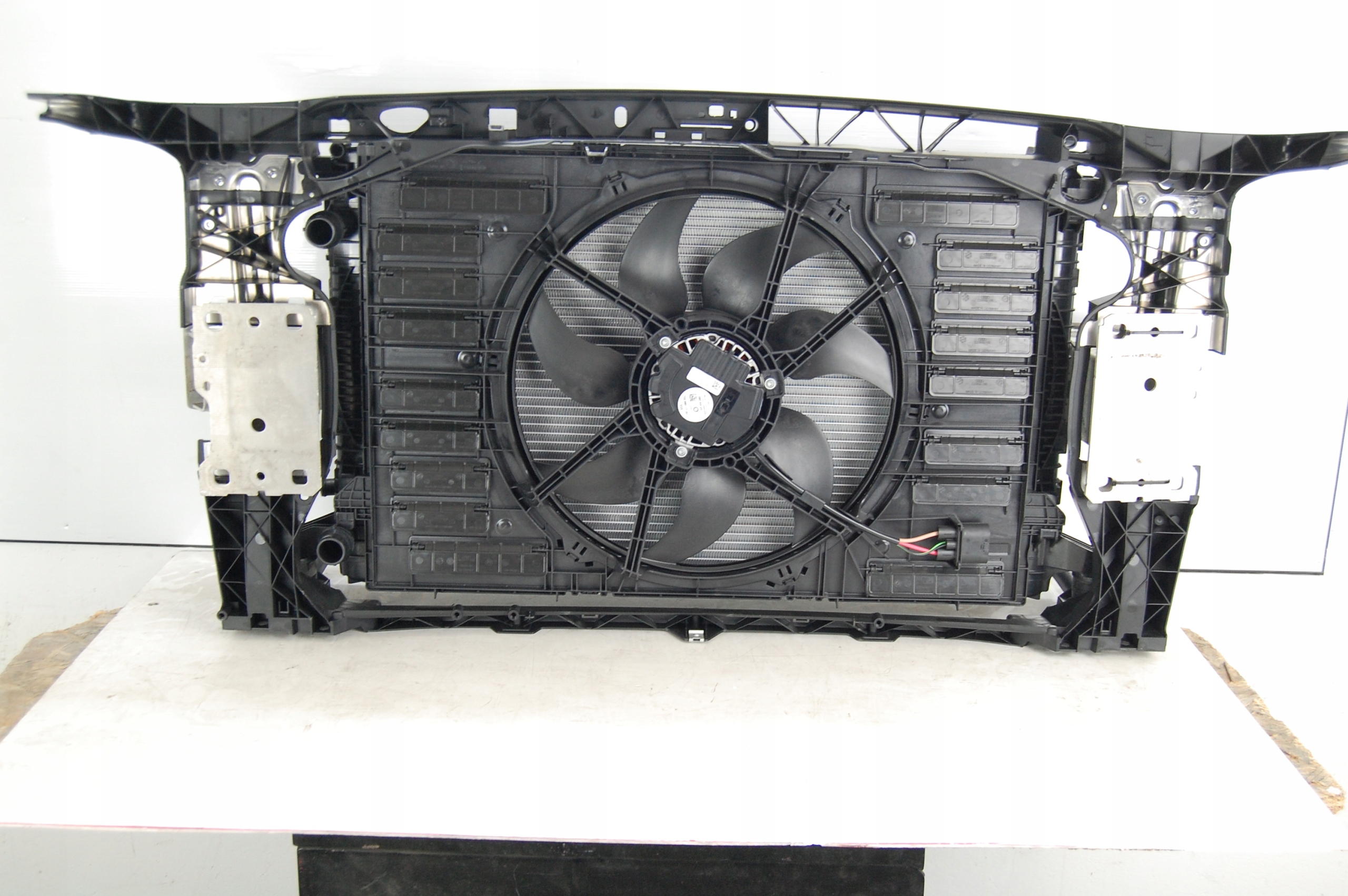 WZMOCNIENIE PAS AUDI A4 8W B9 20-23 1.4 TFSI LIFT Typ samochodu Samochody osobowe