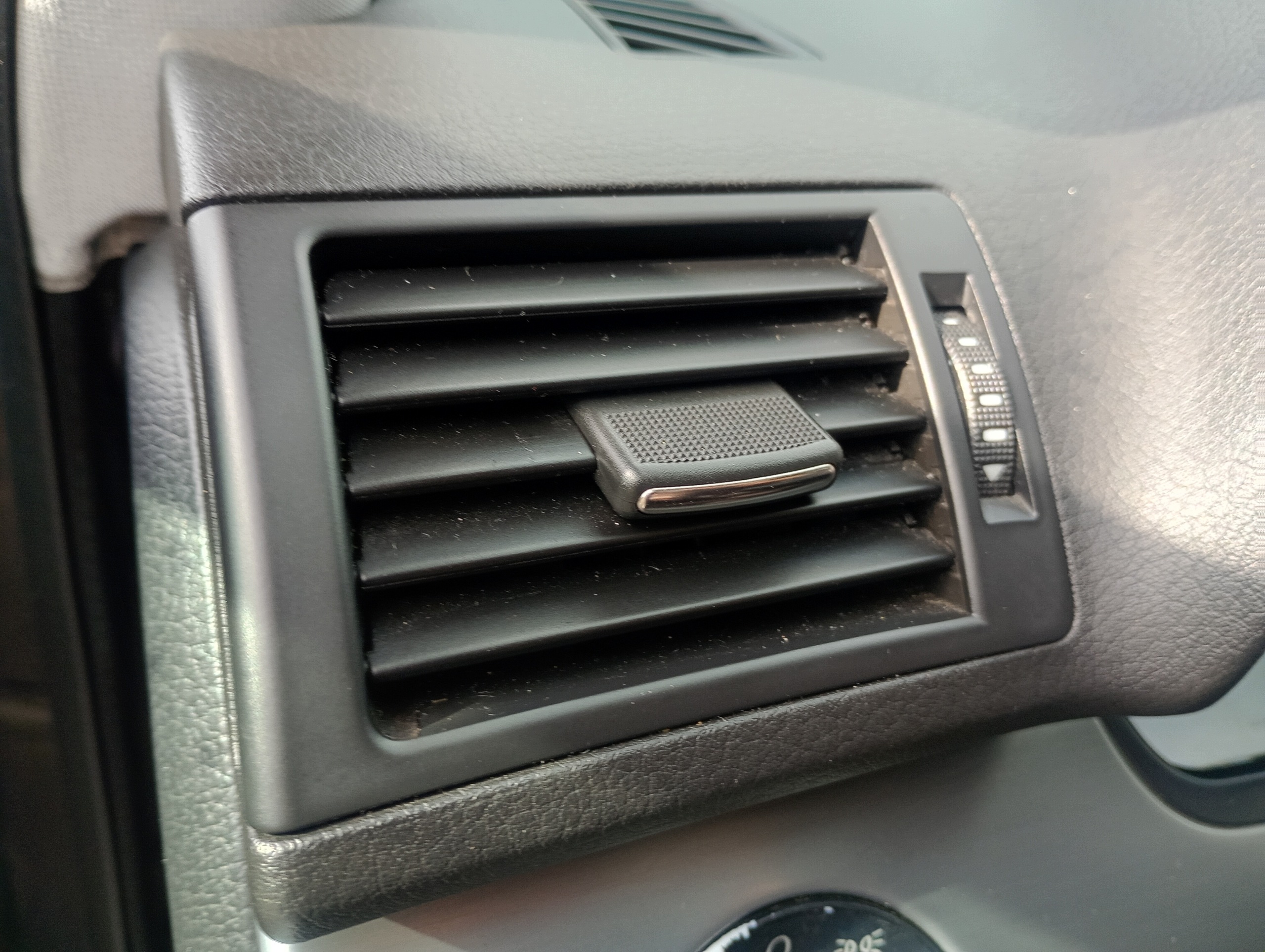 grid air conditioning devices air left driver´s Audi A4 B7 05-08