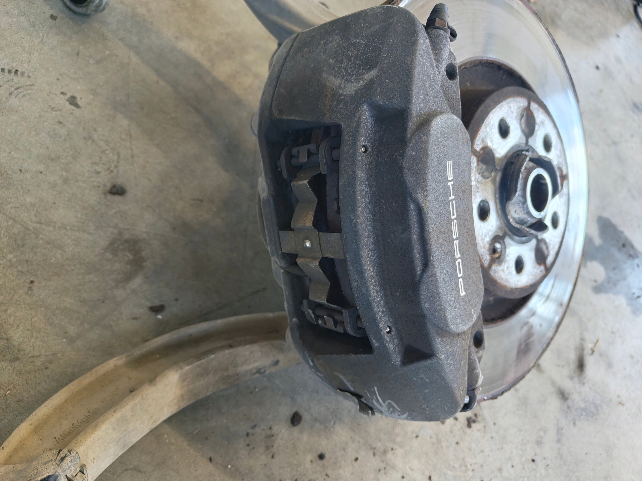 PORSCHE MACAN 95B 2.0T right front swing of the arm caliper disc