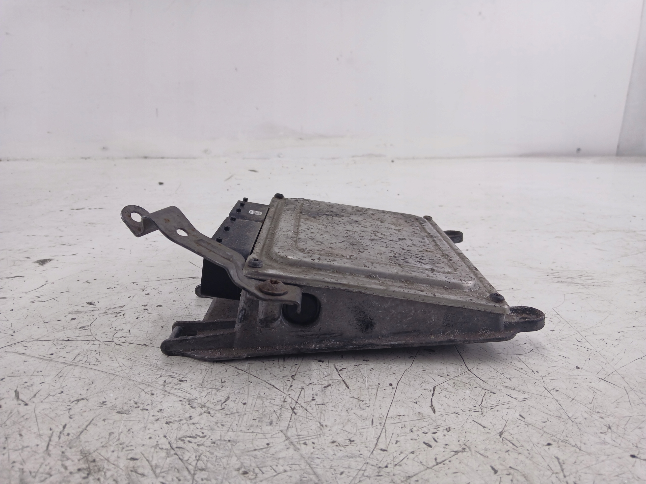 MERCEDES W169 1.5 control unit of the engine A2661536779
