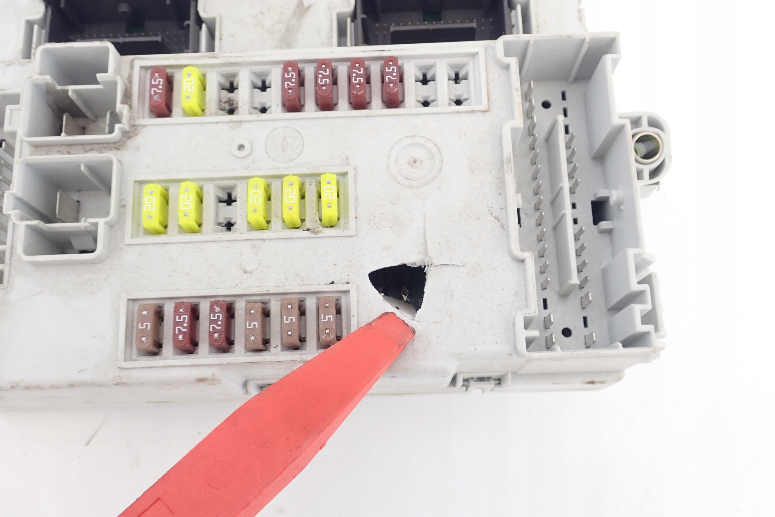 FIAT 500L 2017- SKRZYNKA BEZPIECZNIEKÓW 521511866 Typ samochodu Samochody osobowe