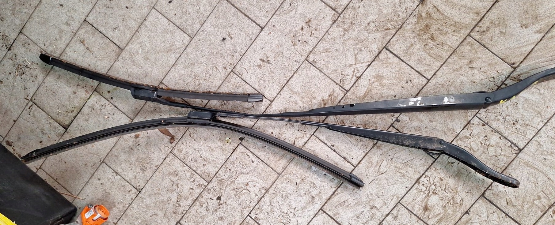 wiper arm RENAULT KANGOO IV OSOBOWE right