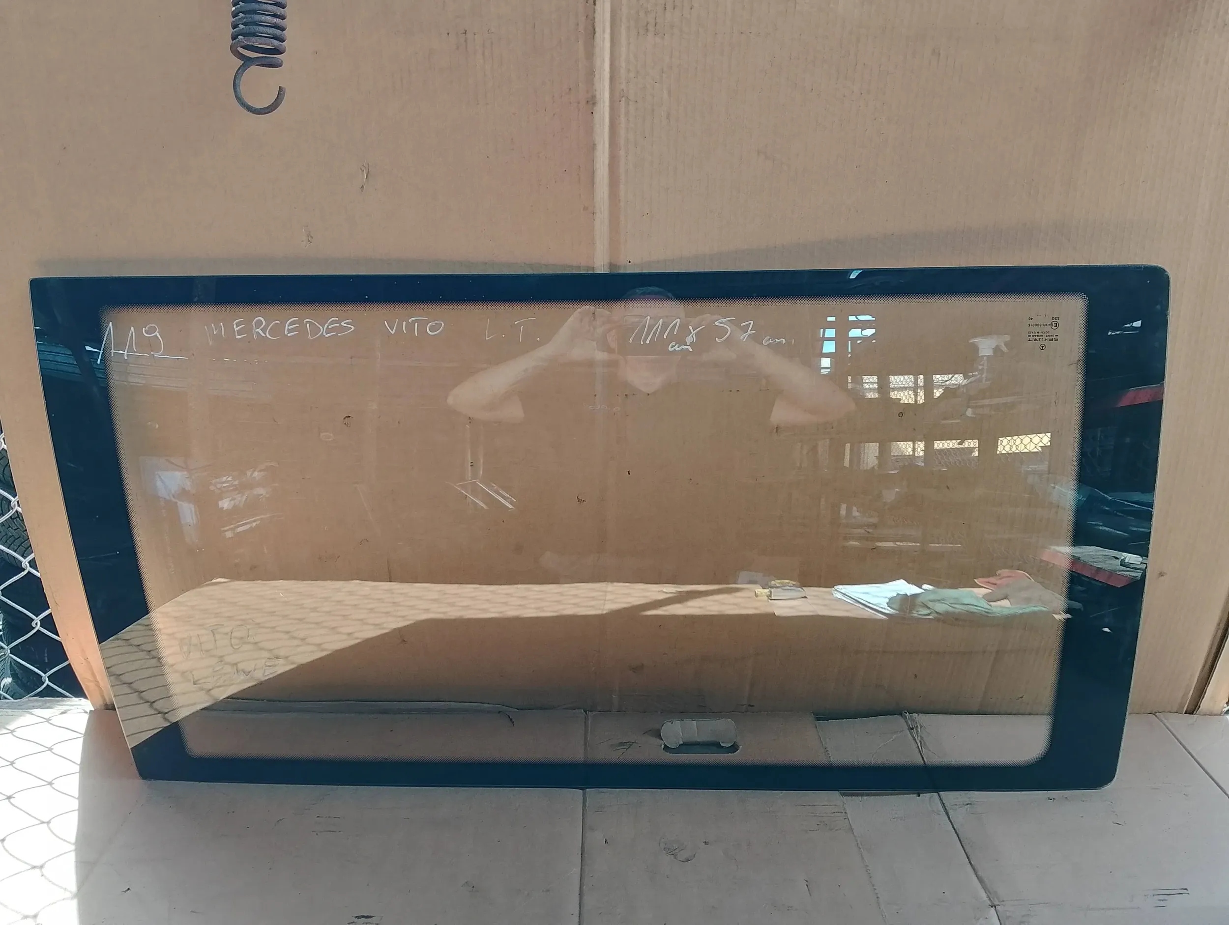 window bodywork left rear part Mercedes Vito wymiary windows ok 111cm x 57cm