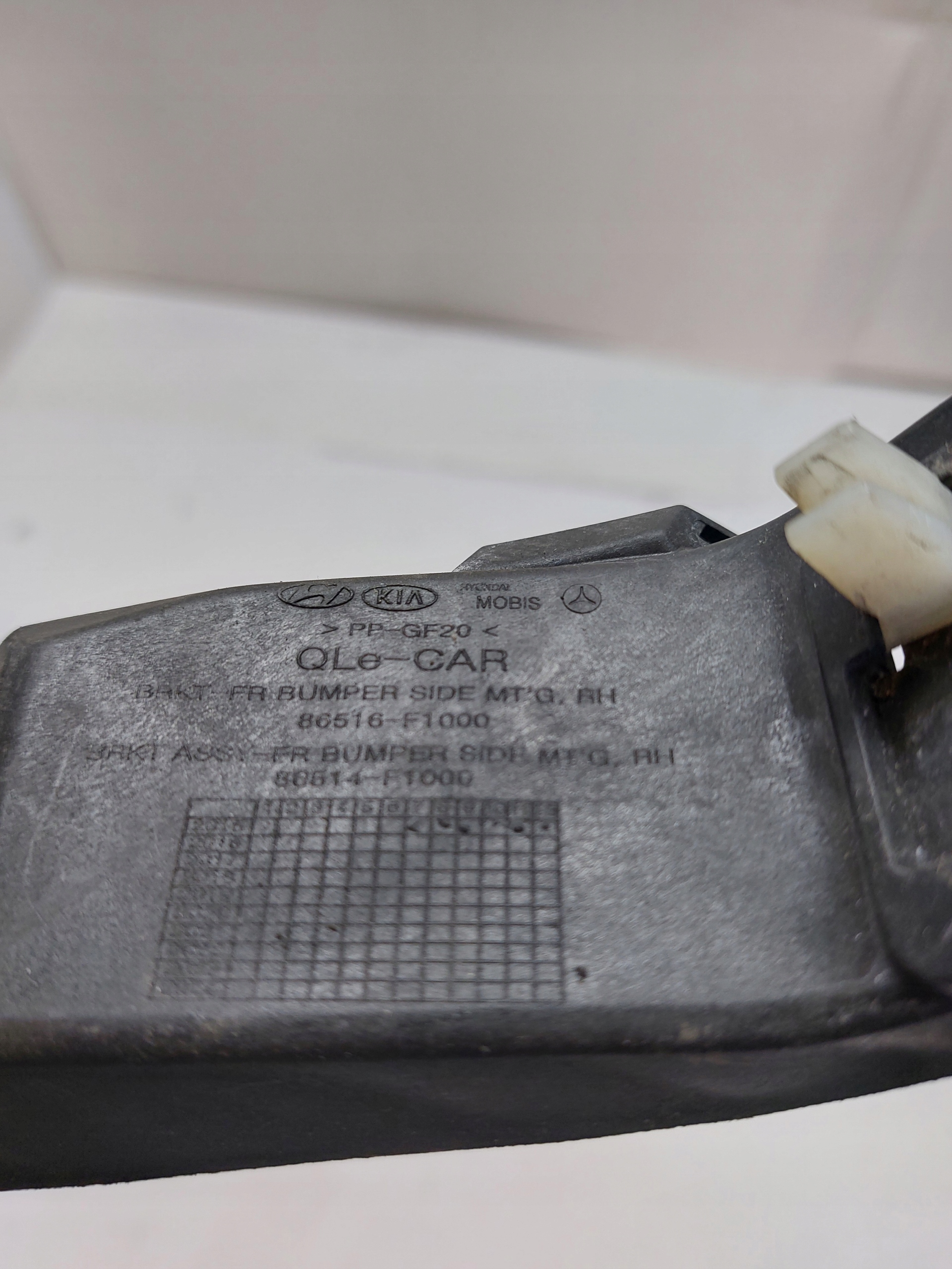 support holder of a bumper left front KIA SPORTAGE IV
