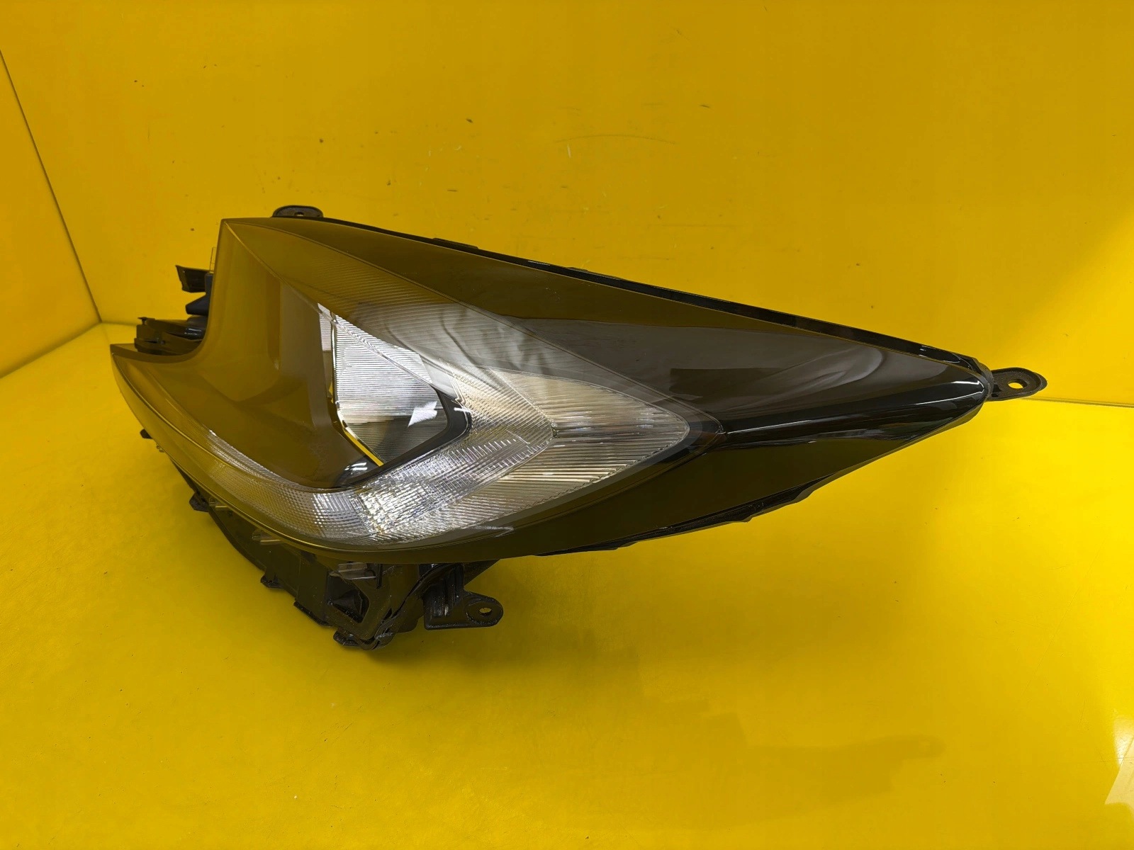 light left front Toyota Aygo X Led Zwykla 2022