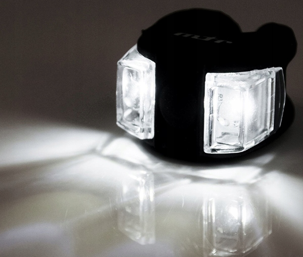 ZESTAW LAMPEK ROWEROWYCH DO ROWERU PRZÓD + TYŁ LED Kolor dominujący czarny