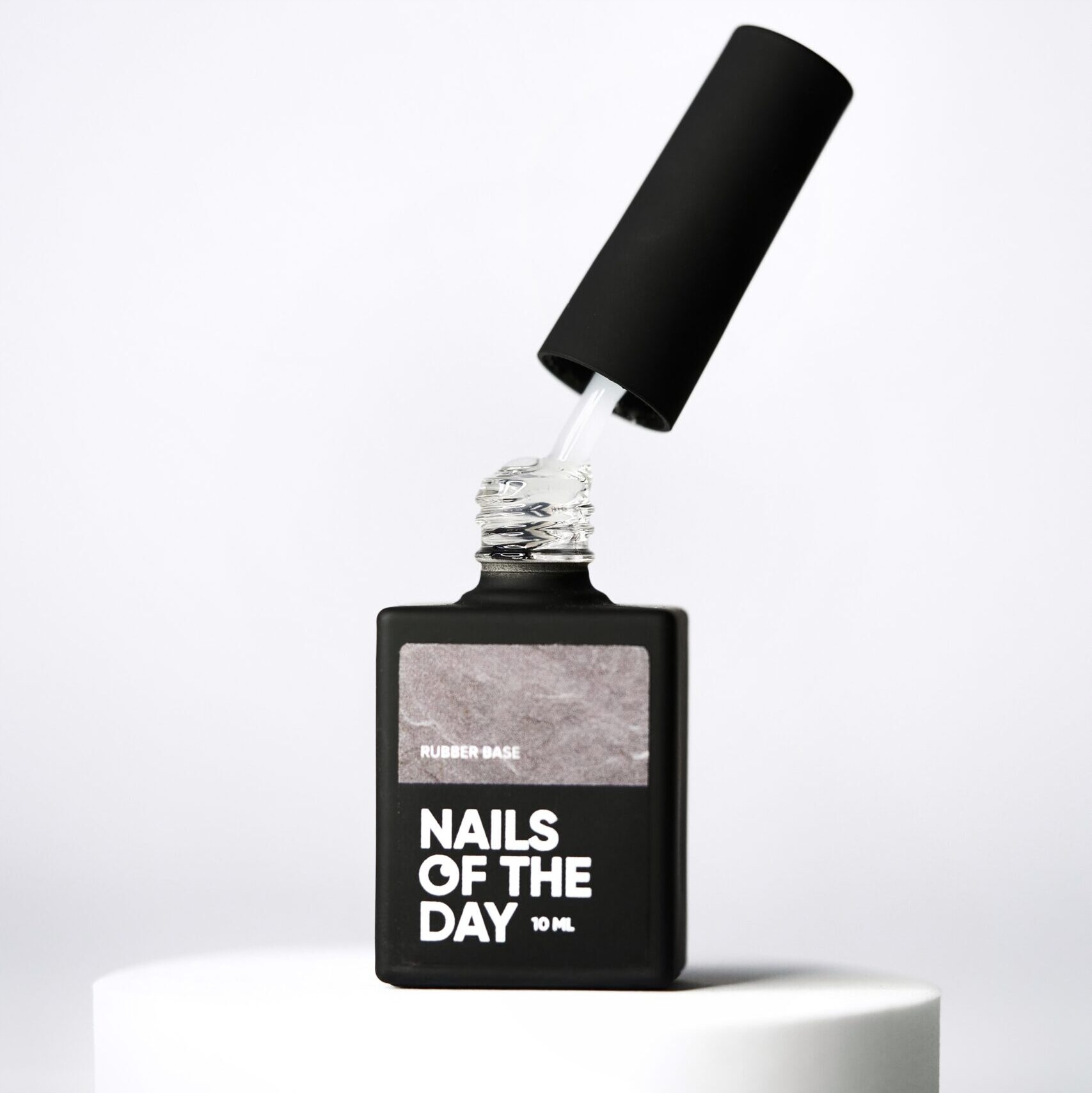 NAILSOFTHEDAY Rubber Base 10ml baza hybrydowa przezroczysta do paznokci