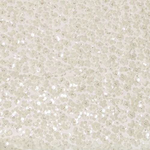 Bílý tyl s vyšitými kytičkami z flitrů a korálků