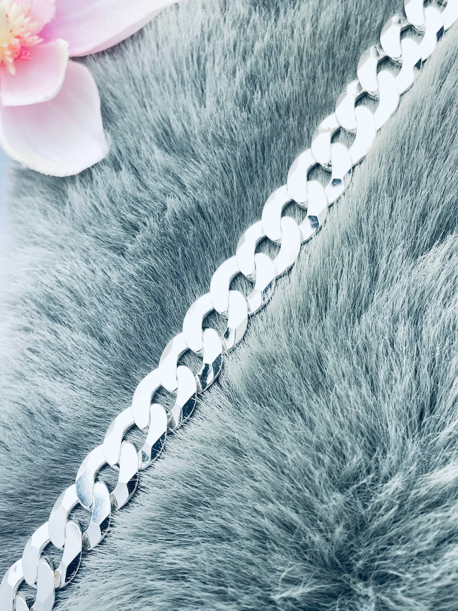 Stříbrný náramek s širokým pancířem