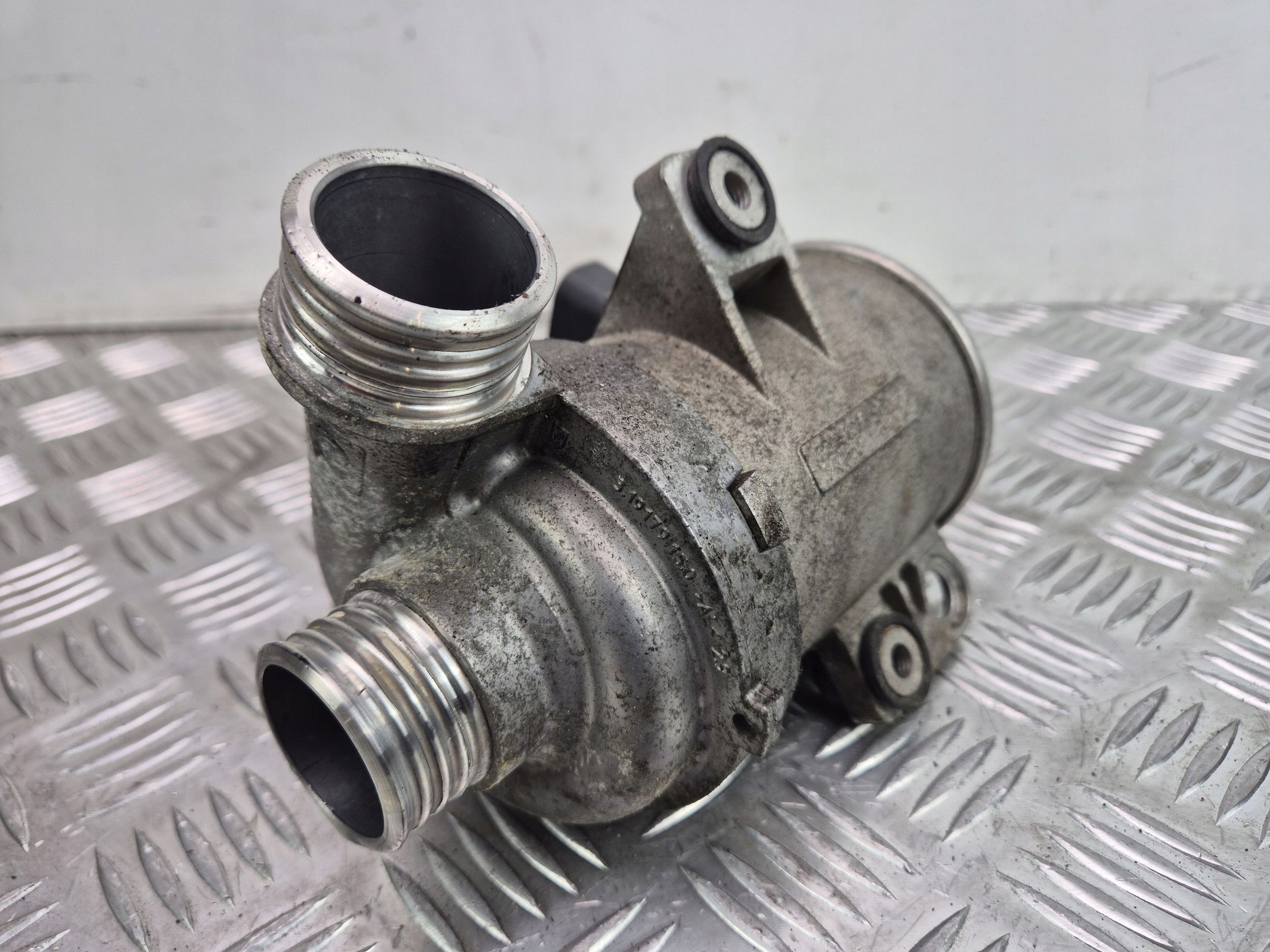 BMW X1 E84 xDrive 20i N20 water pump 7669711