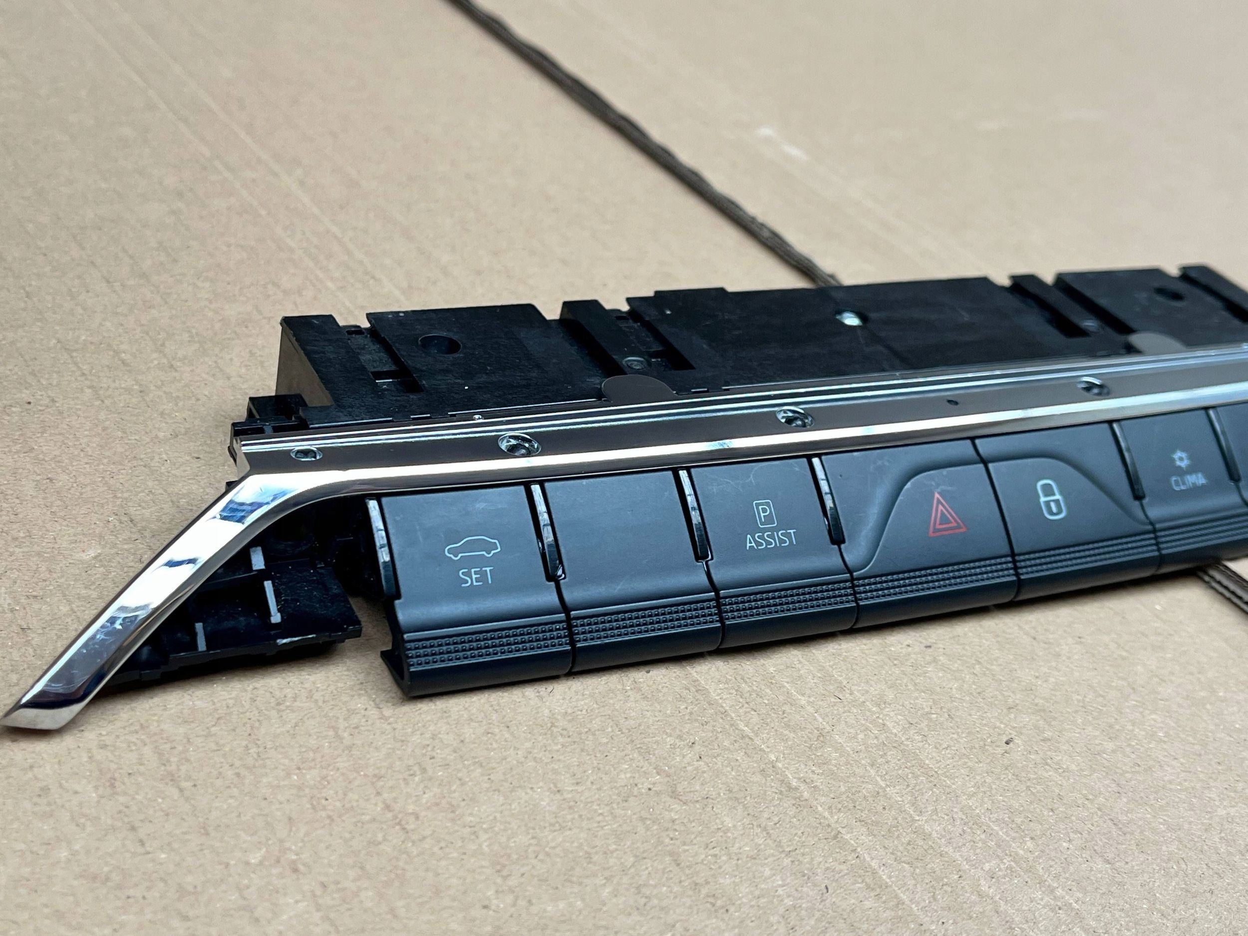 SKODA OCTAVIA IV COMBI 2,0TDI 110KW 2023R PANEL controls 5E3925200F !J