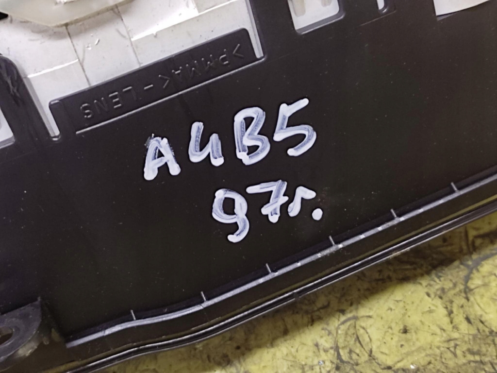 AUDI A4 B5 budíky 8D0919860G