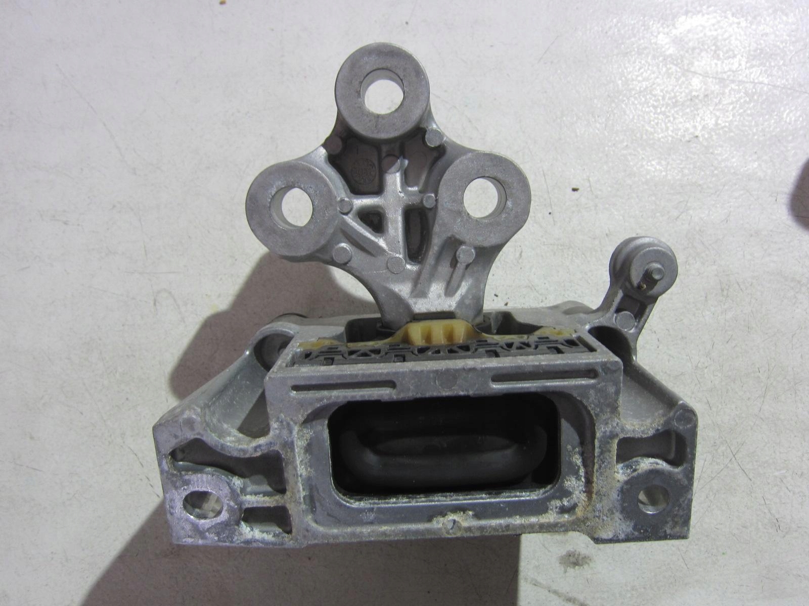CHRYSLER PACIFICA engine mount P L P68224742AB