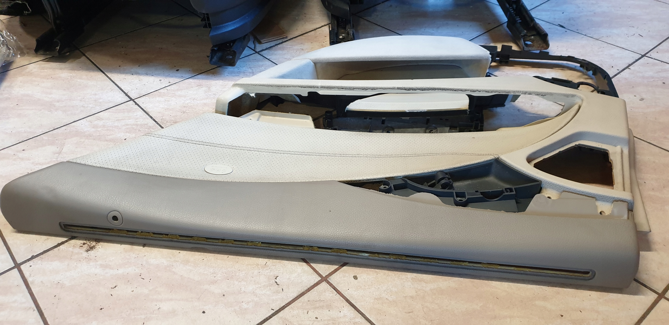 upholstery side door PT MERCEDES E W211 2005r.