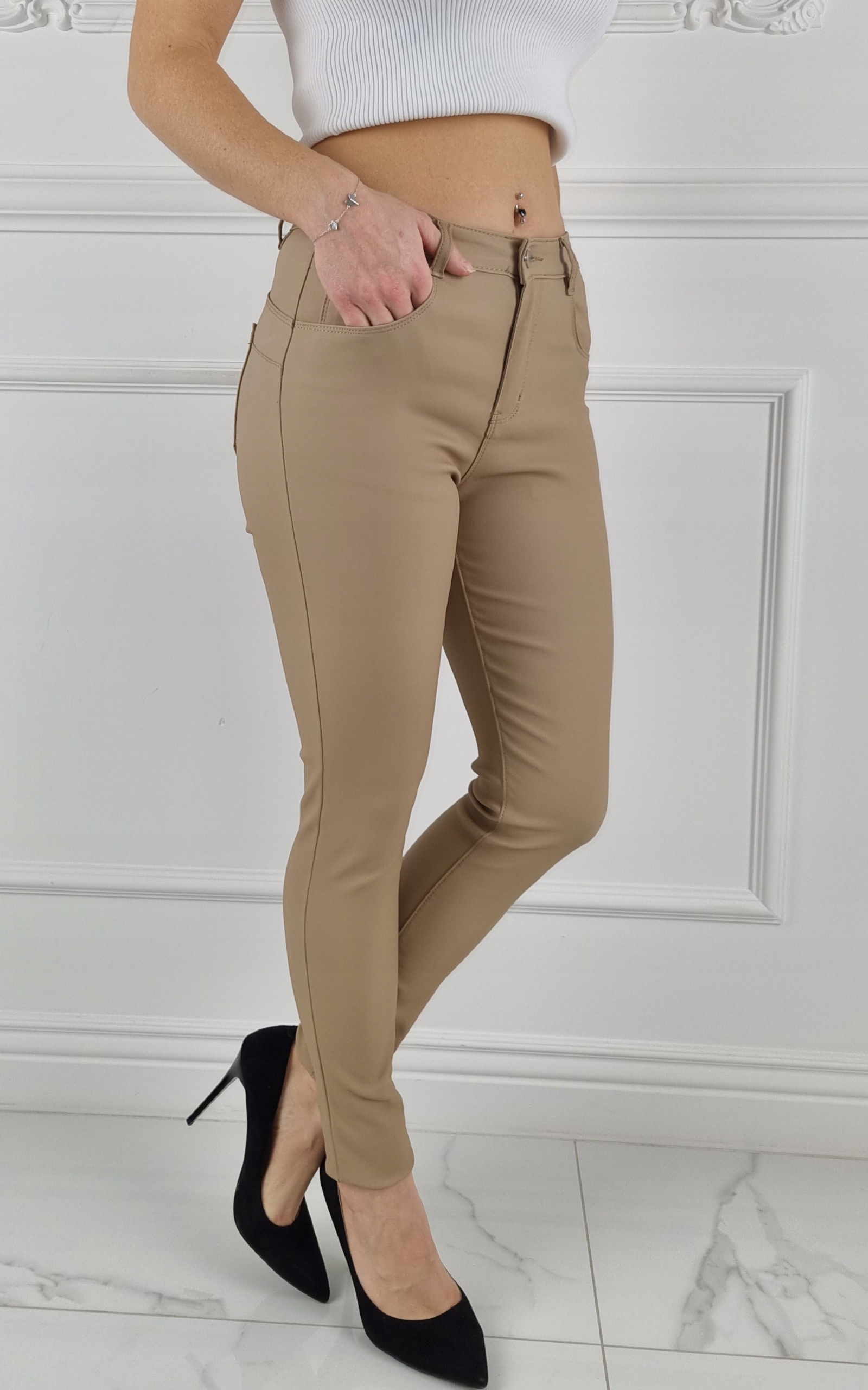 SPODNIE DAMSKIE EKO SKÓRA WOSKOWANE BEŻOWE MODELUJĄCE PUSH UP REGULAR 36 Rozmiar 36