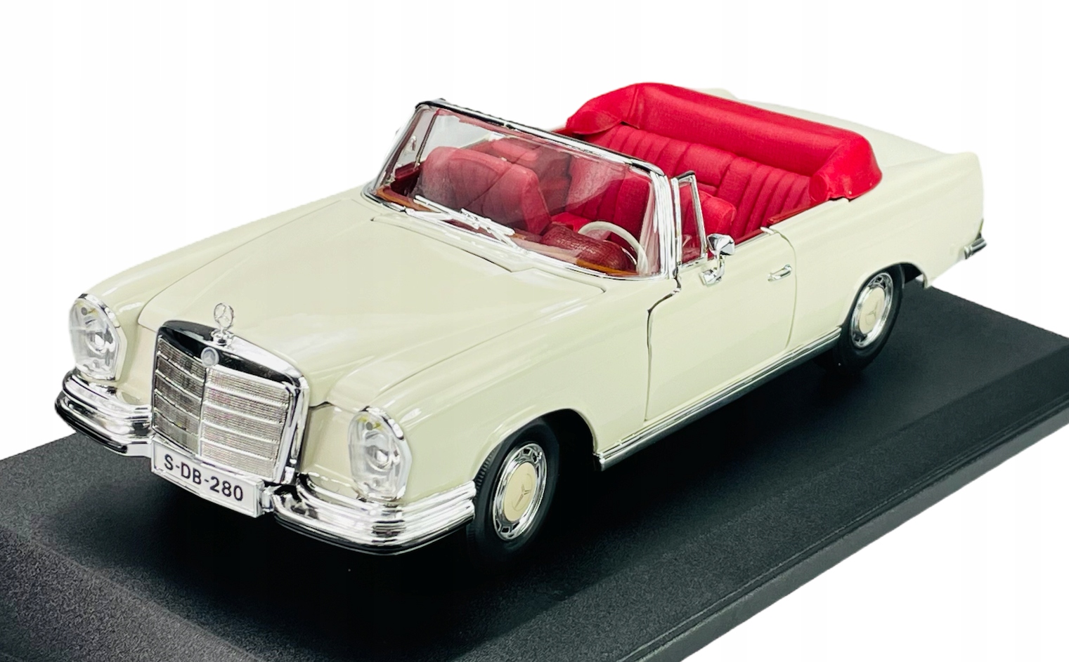 Maisto 1967 Mercedes-benz 280 Bílá 1:18 31811