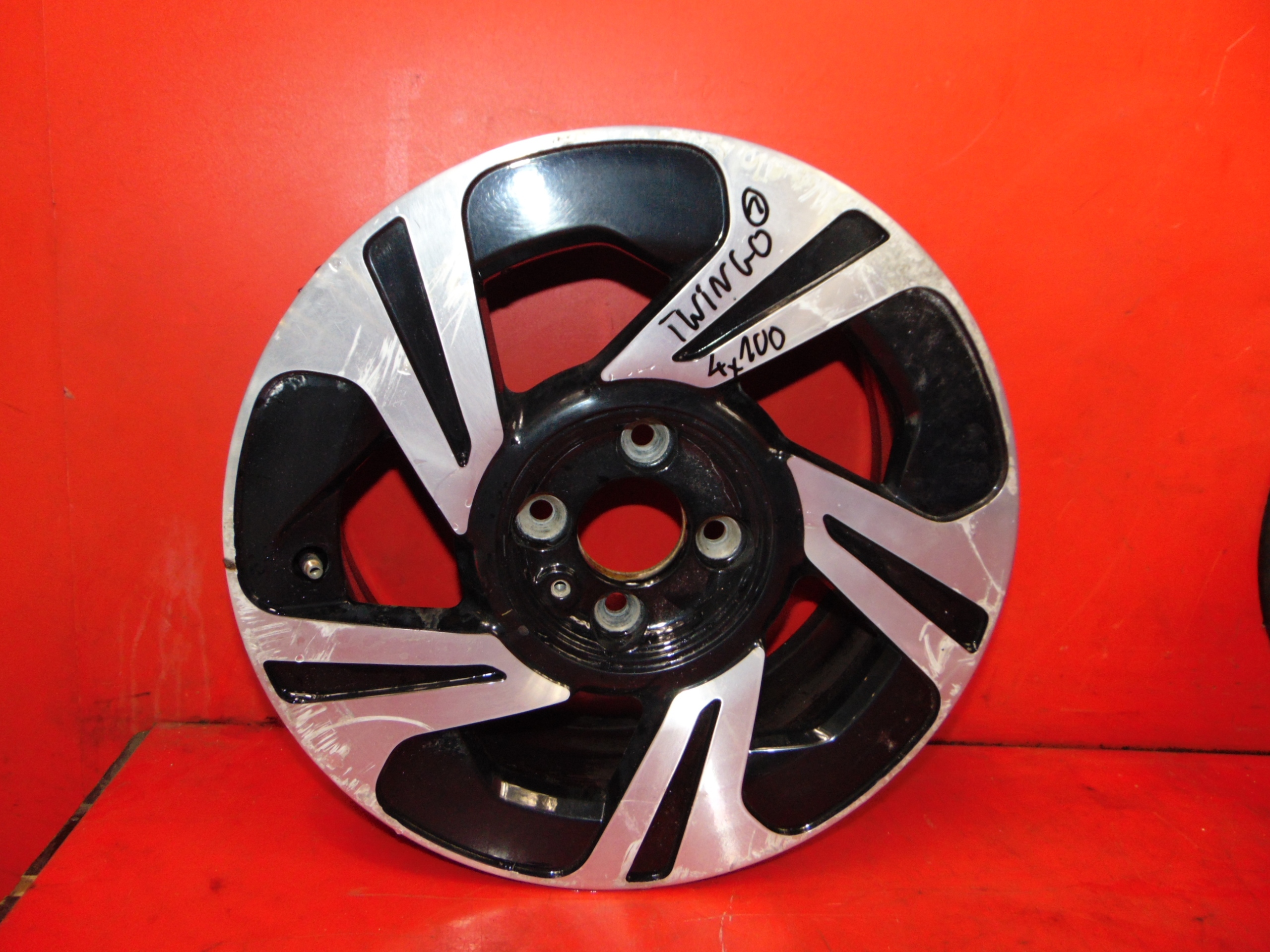 RENAULT TWINGO II 2 disk ALU 15 4x100 6J ET36