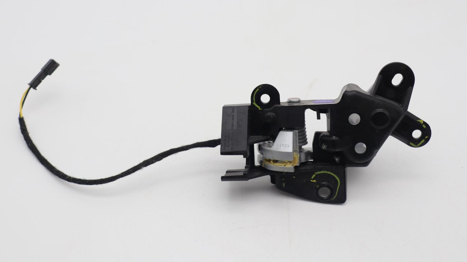 TESLA MODEL S KLAMKA DRZWI WNETRZNA PRZOD PRAWA Part number 1008433 00 E