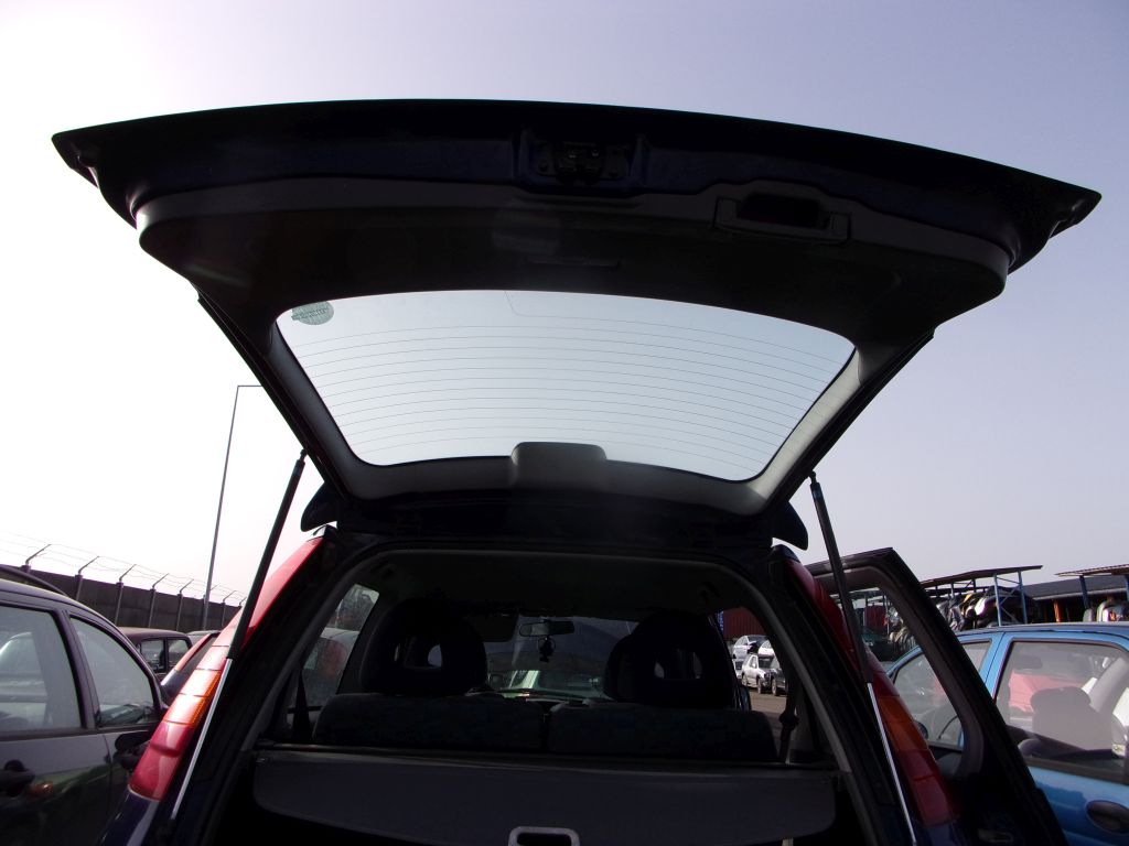 Mitsubishi Space Runner II boot door rear TH1A