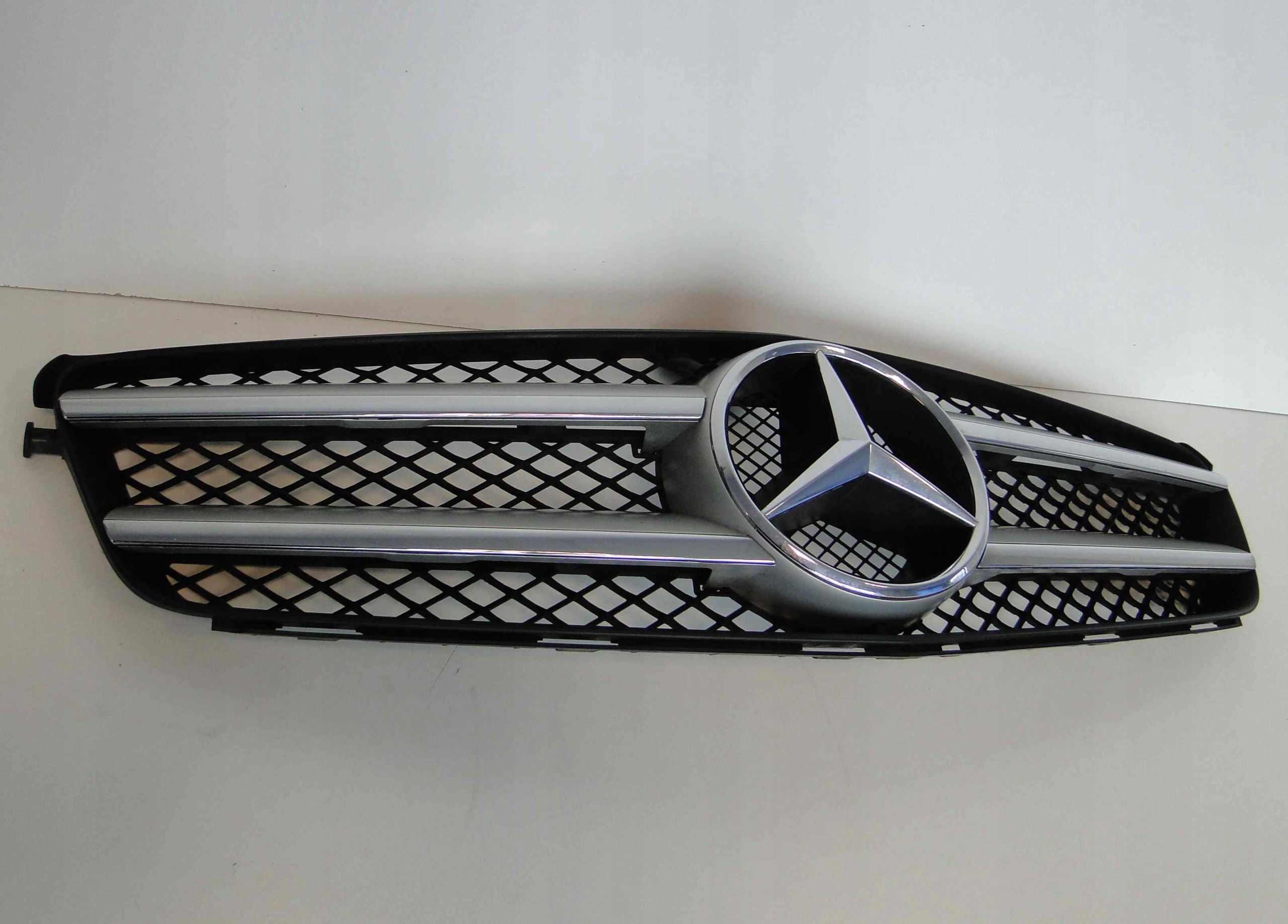 MERCEDES C KLASA 204 COUPE GRILL ATRAPA AMG 776 Kolor srebrny