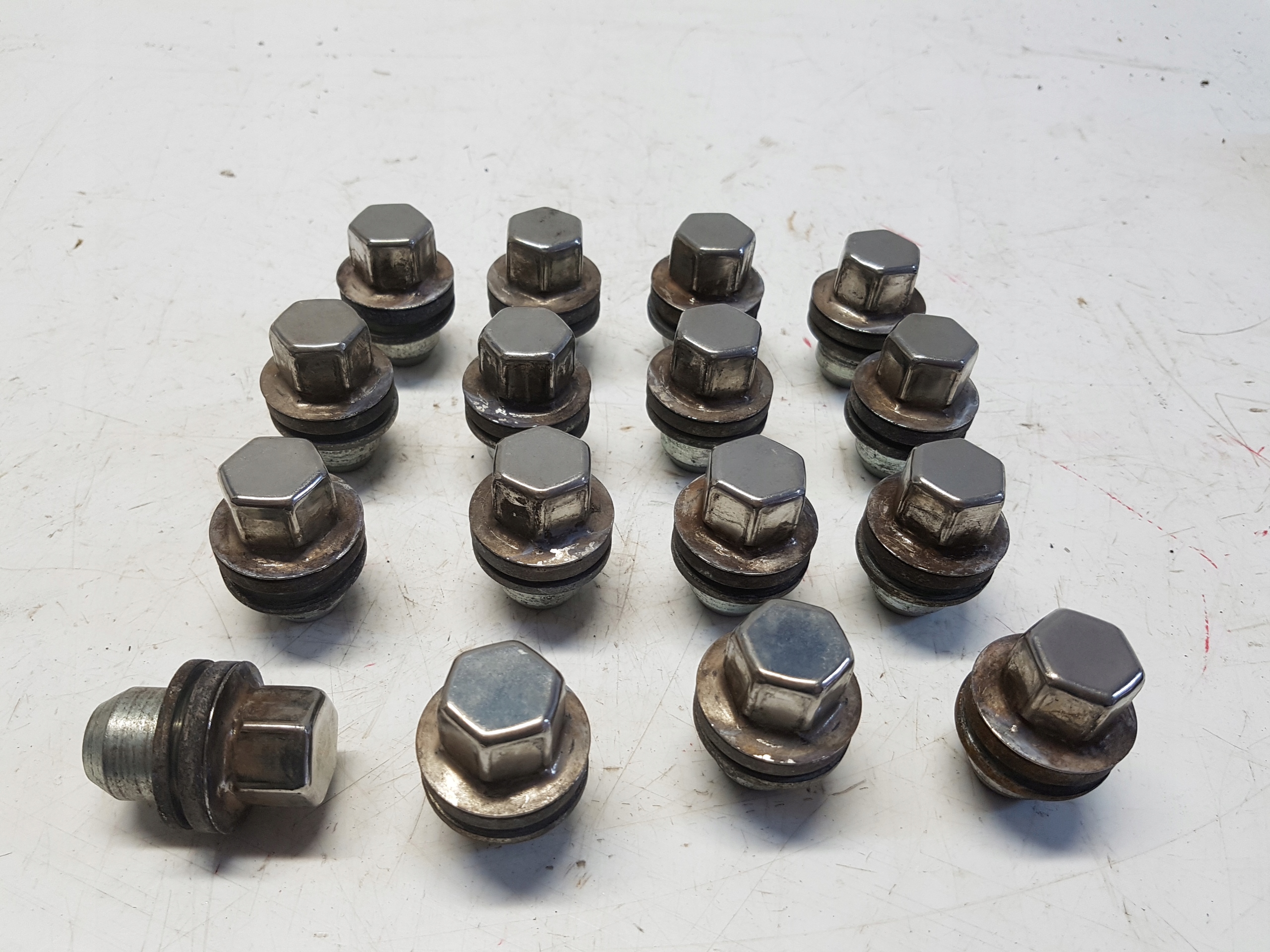 Rover SPORT II L494 болти гайки 16 штук